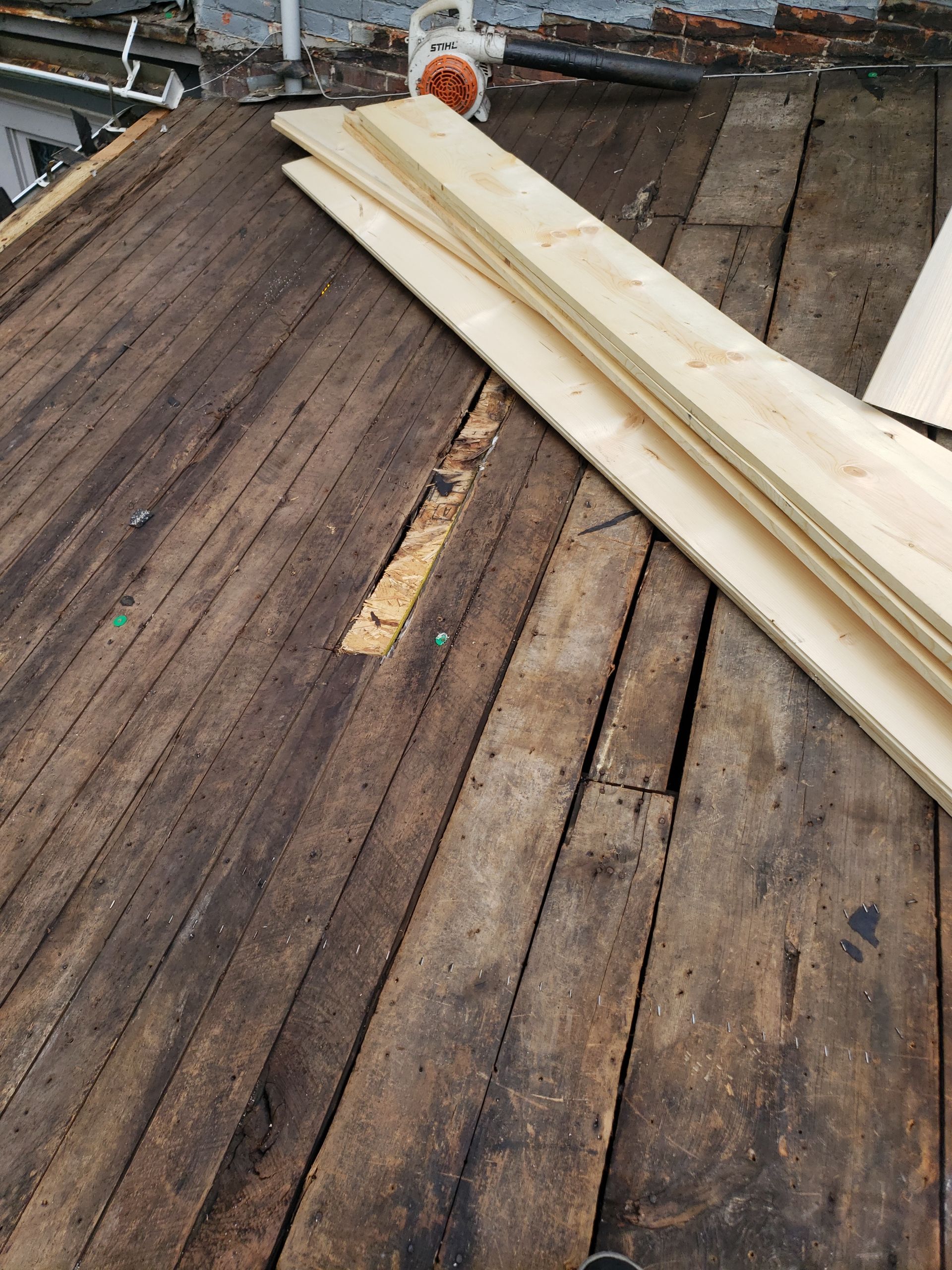 ATLAS PINNACLE COLOR: MAJESTIC SHAKE DRIP EDGE: WHITE by Eagle Eye Roofing