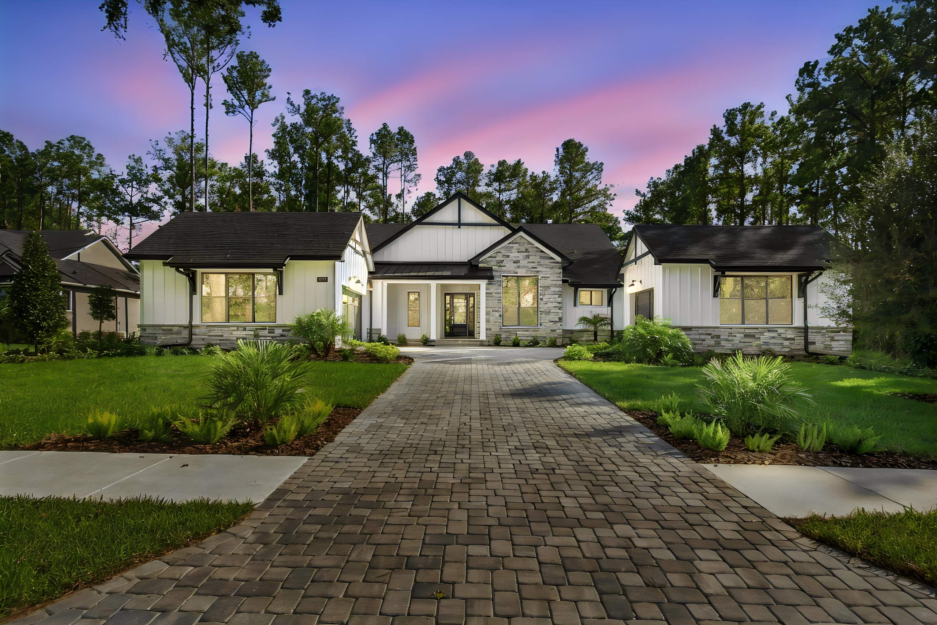 AR Homes®️ Tampa - Lyons Heritage Tampa, LLC featured photo.