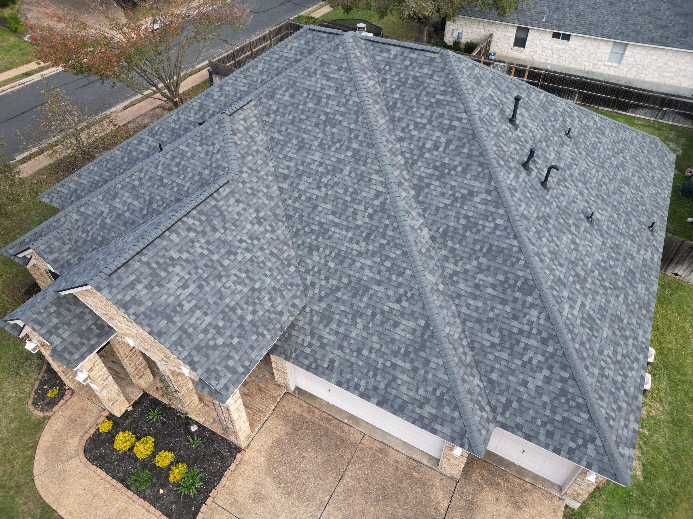 Estate Gray - Owens Corning TruDefinition Duration by RoofsOnly.com