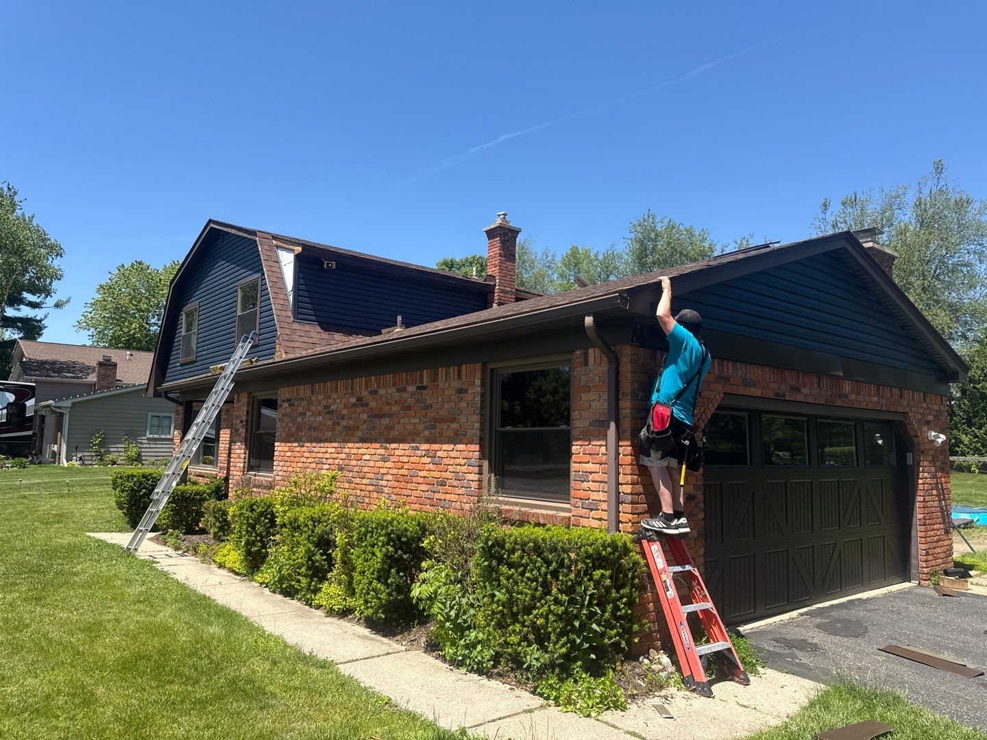 Siding Replacement using Alside Charter Oak D4.5" by 180 Contractors