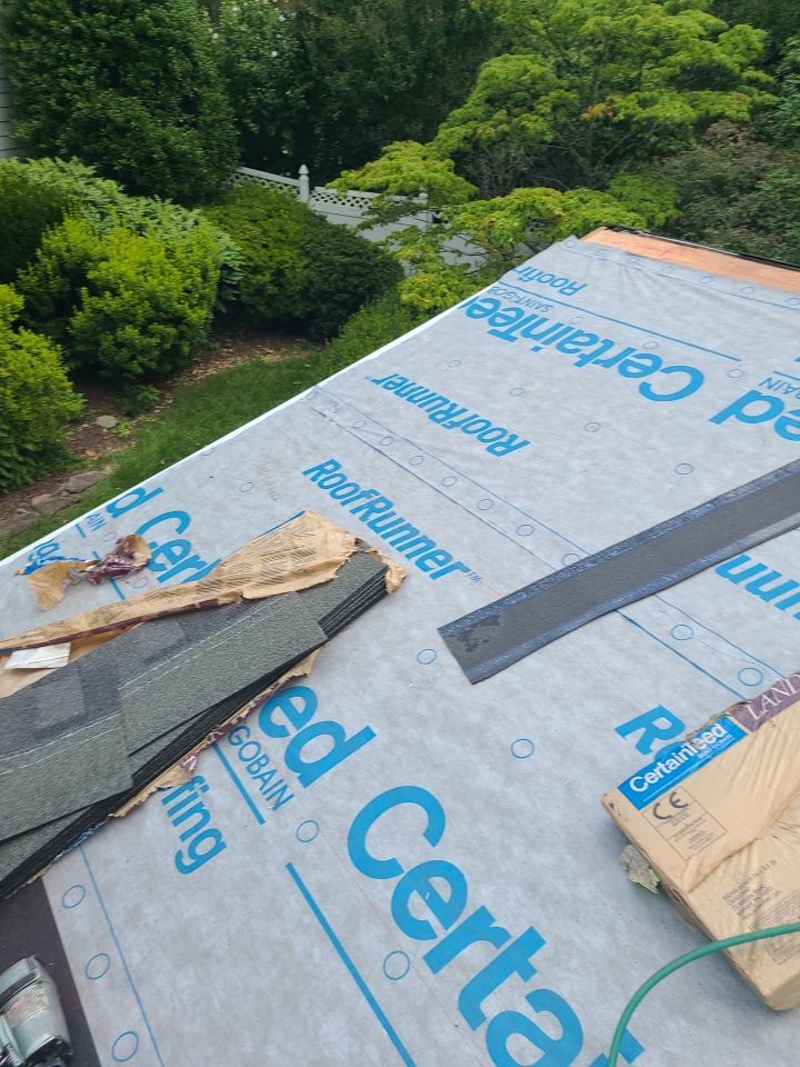 Vienna: CertainTeed Landmark Pro Architectural Shingles in Max Def Pewterwood by RM Banning, Inc.