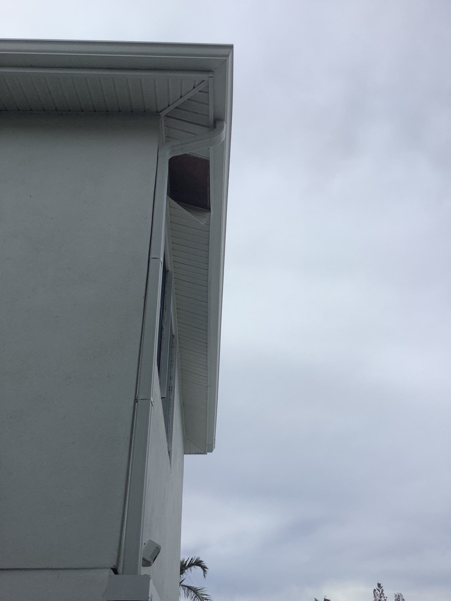 Soffit and Fascia Replacement in Siesta Key FL by Gutter Professors