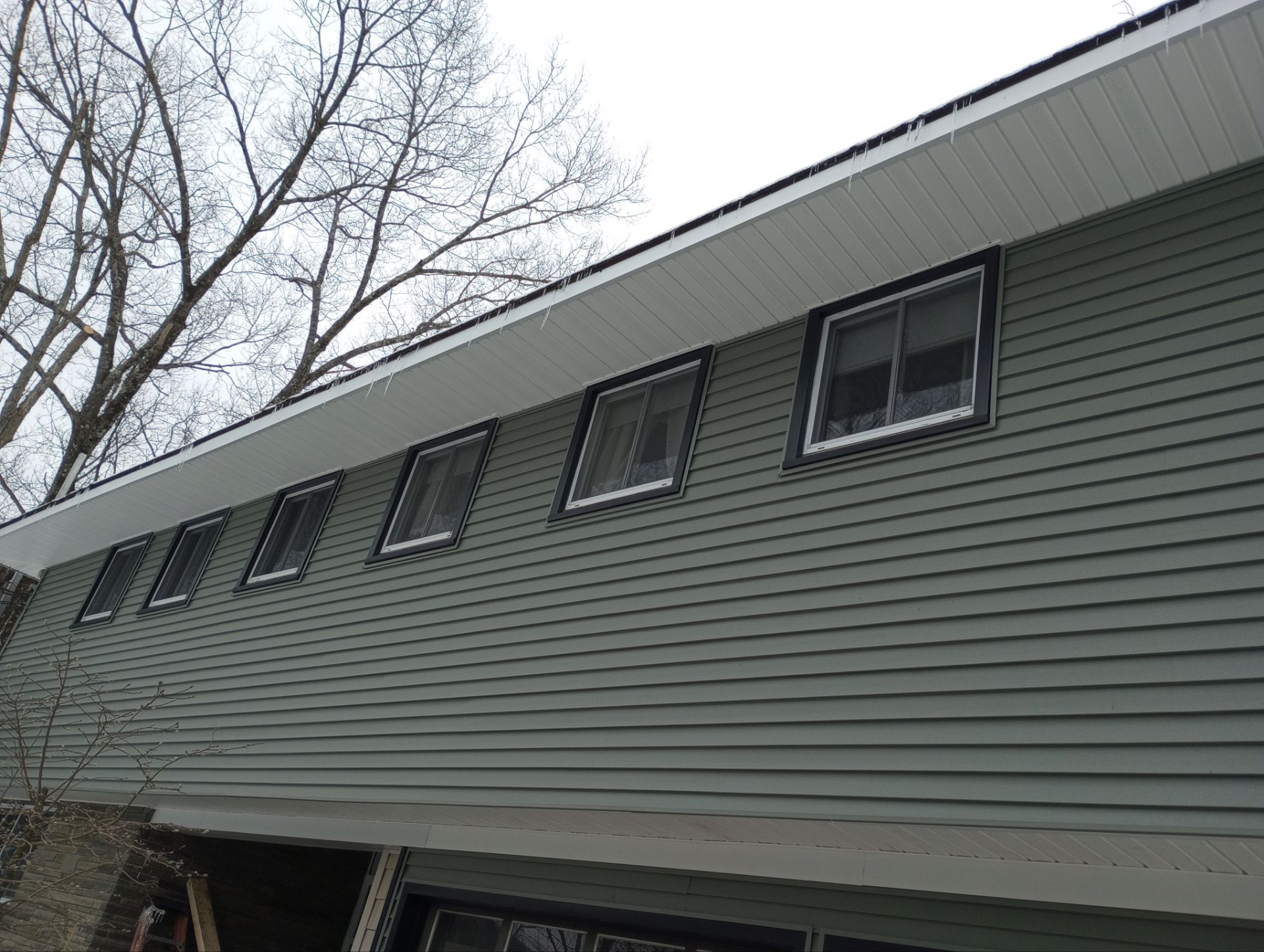 New vinyl siding in Ellenville NY by roberts roofing