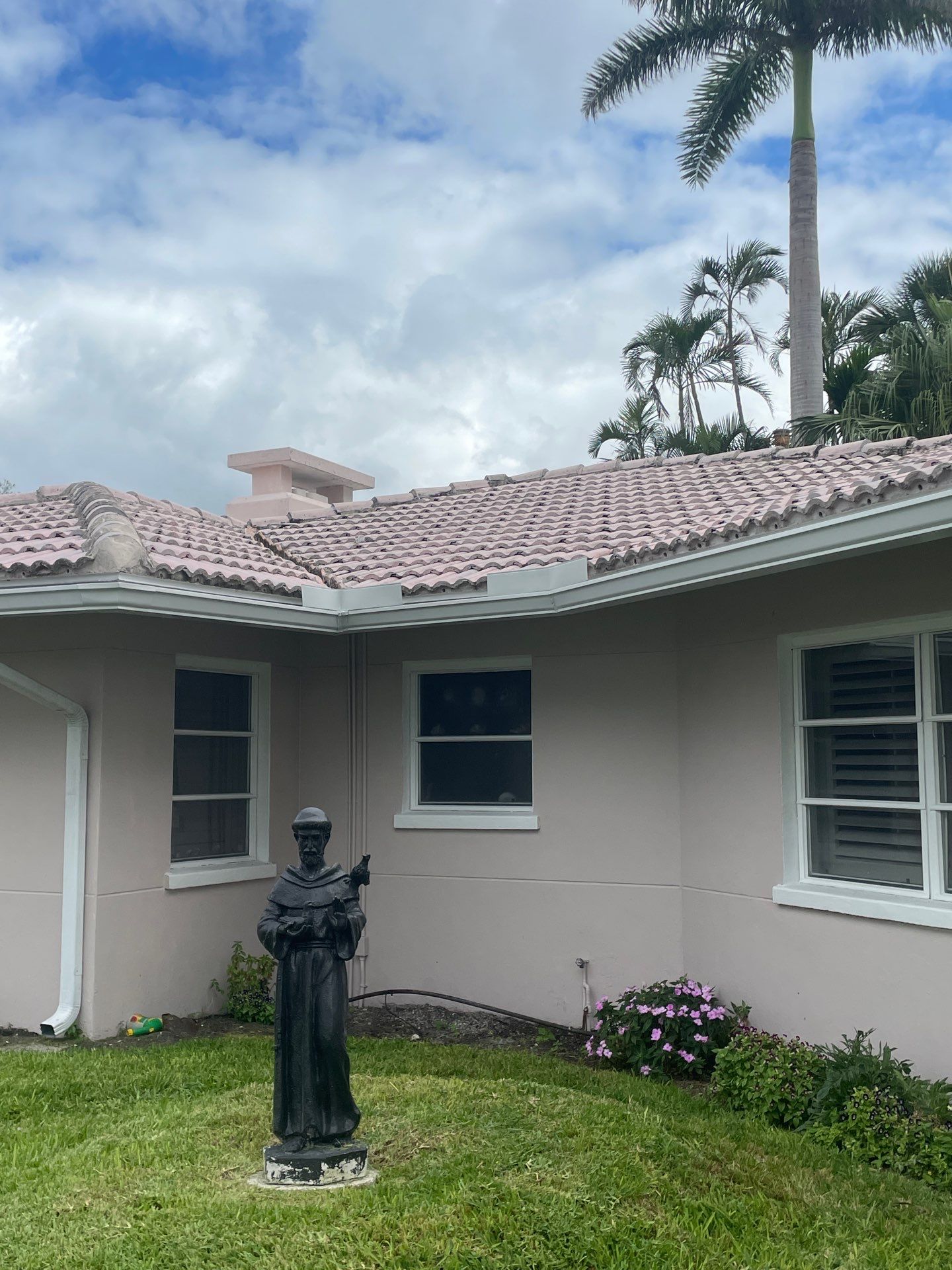 Box Corner K-Style 6-inch Seamless Gutter in Sarasota FL by Gutter Professors