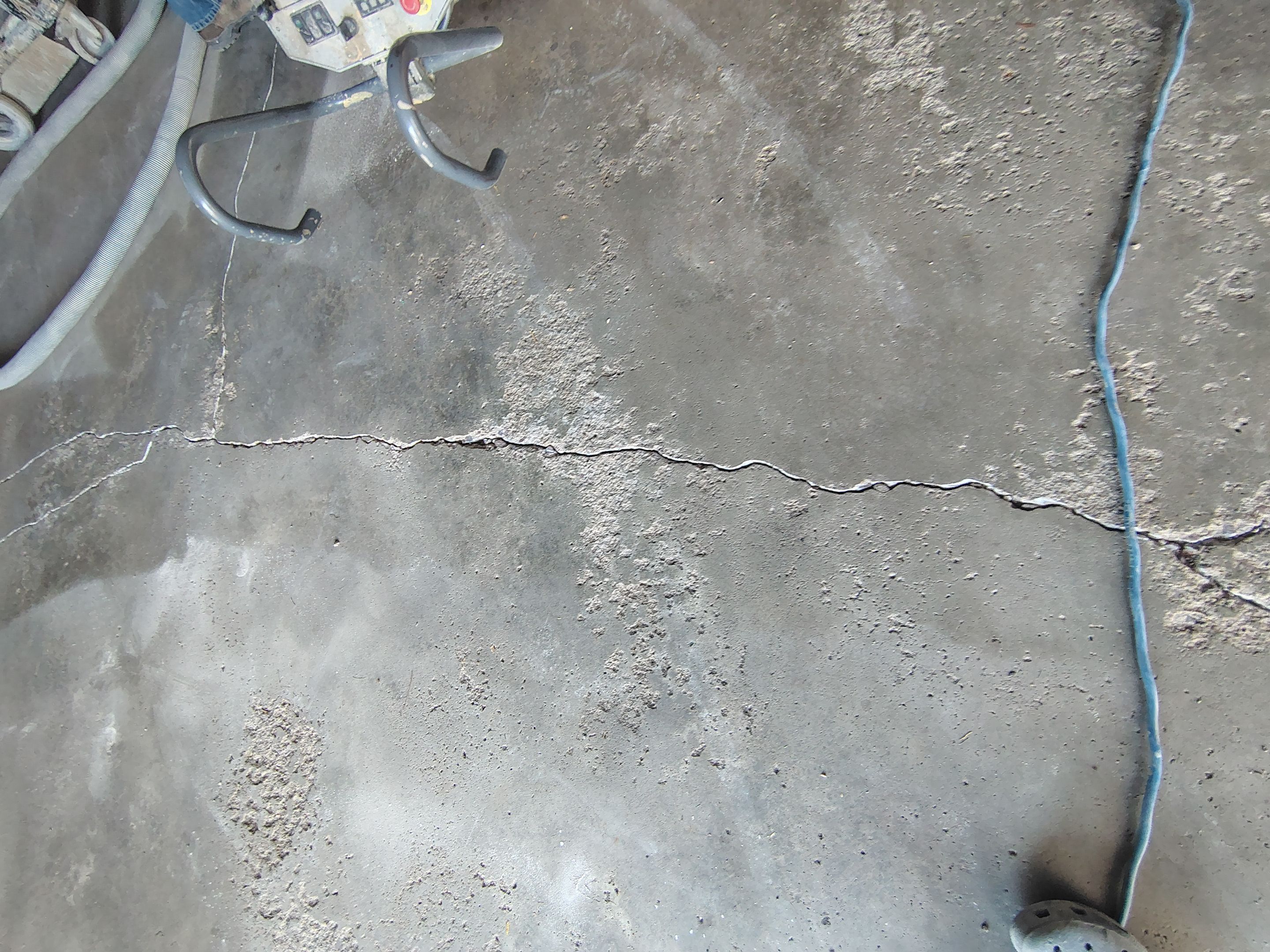 Sioux Falls Garage Epoxy Floor Installation and Concrete Crack Repair by Select Painting, Coatings & Garage Cabinets