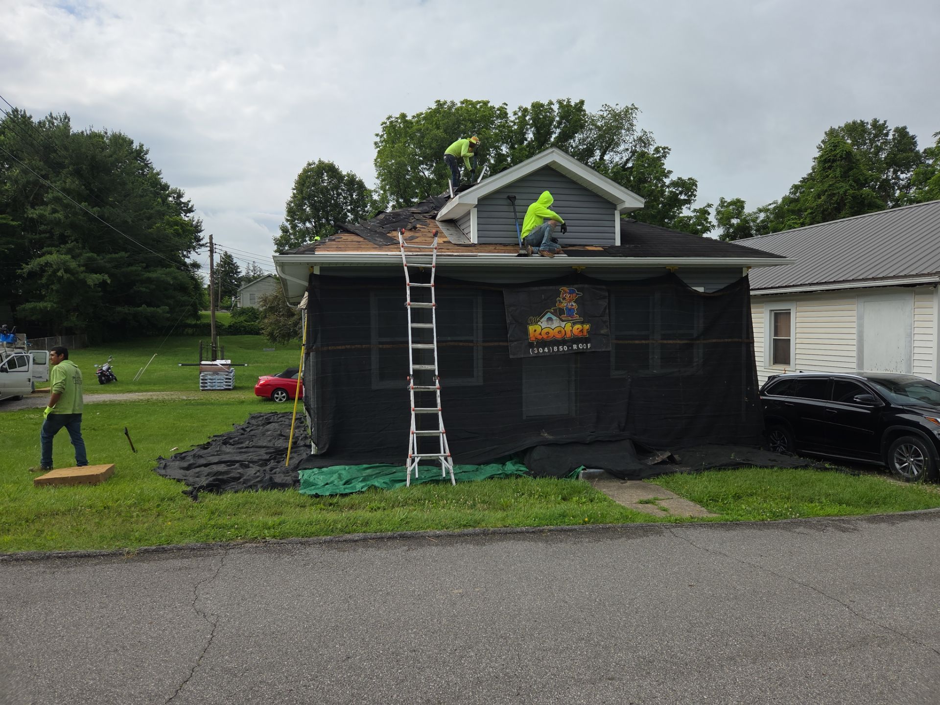 Matte Black Elegance: IKO Dynasty Roof Transformation in Ashland, KY by Mr. Roofer
