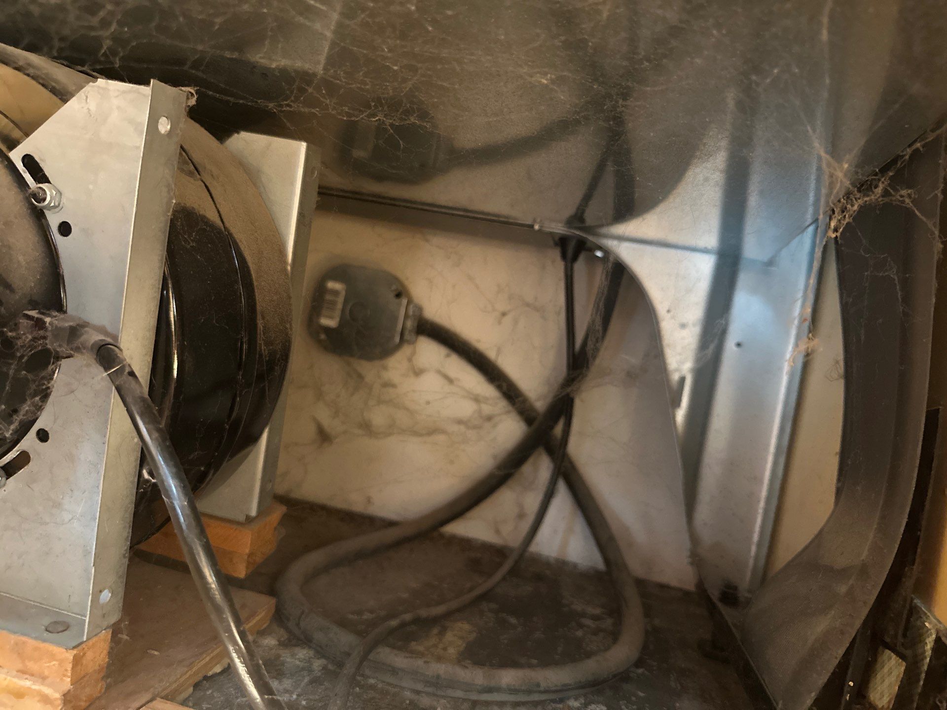 Formica Countertop Cuts/ Downdraft Range Installation by RoundHouse Installations