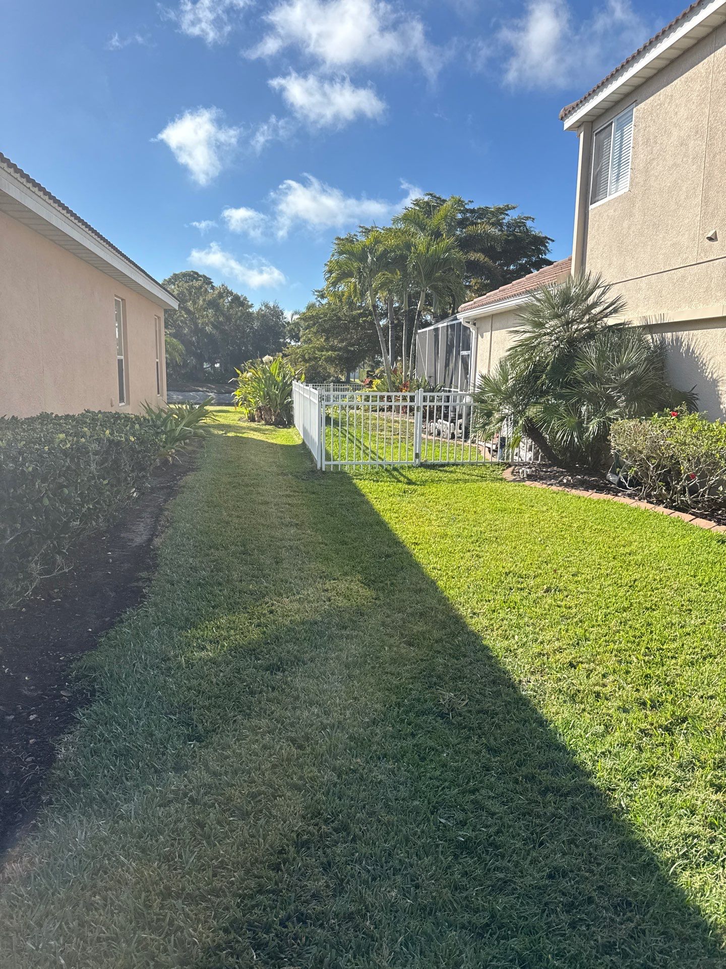 6 Inch Seamless Gutters using White Seamless Gutters in Sarasota FL by Gutter Professors