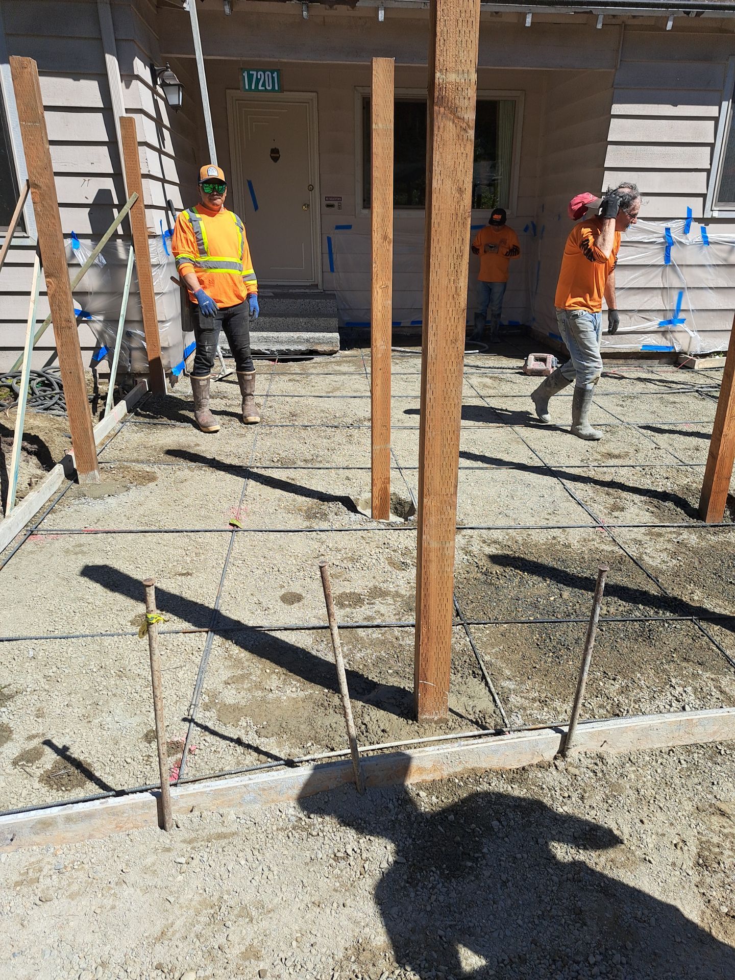 Modern Entry Fence by Jireh Asphalt & Concrete Inc 