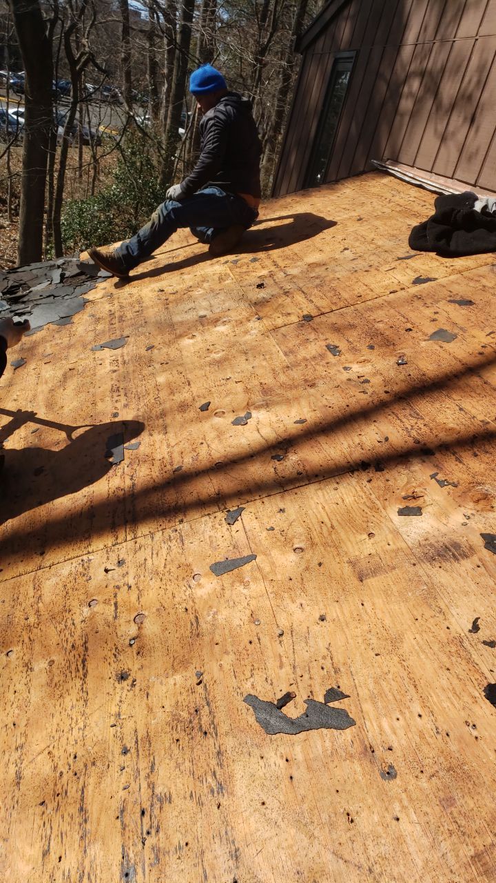 Reston CertainTeed Landmark Resawn Shake New Roof Installation & Siding/Trim Repairs by RM Banning, Inc.