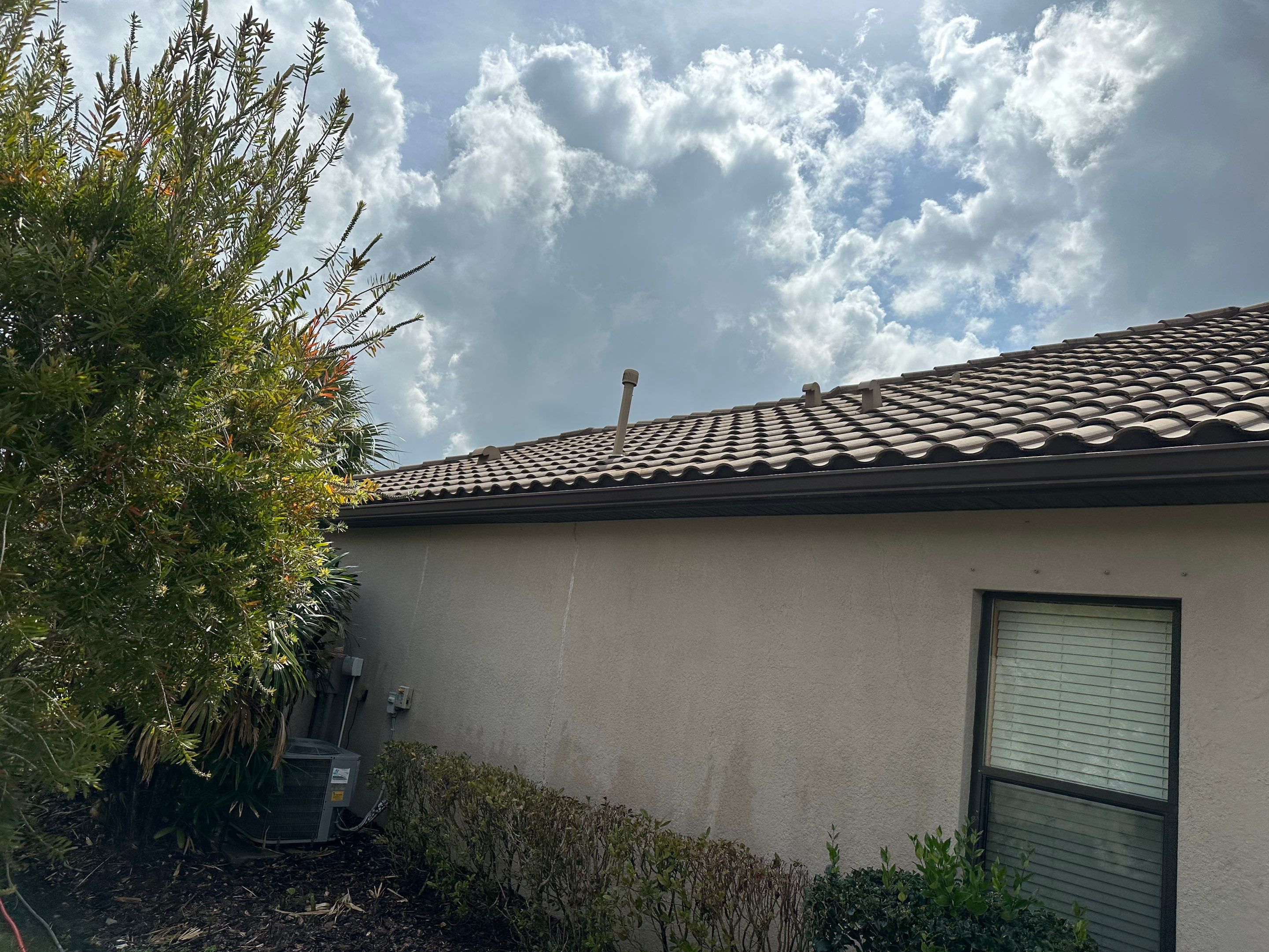 Concrete Tile Roof, Paver Pool Deck, Screen Enclosure & Driveway Cleaning in Artisan Lakes Esplanade, Palmetto, FL | Sunshine AquaWash by Sunshine AquaWash
