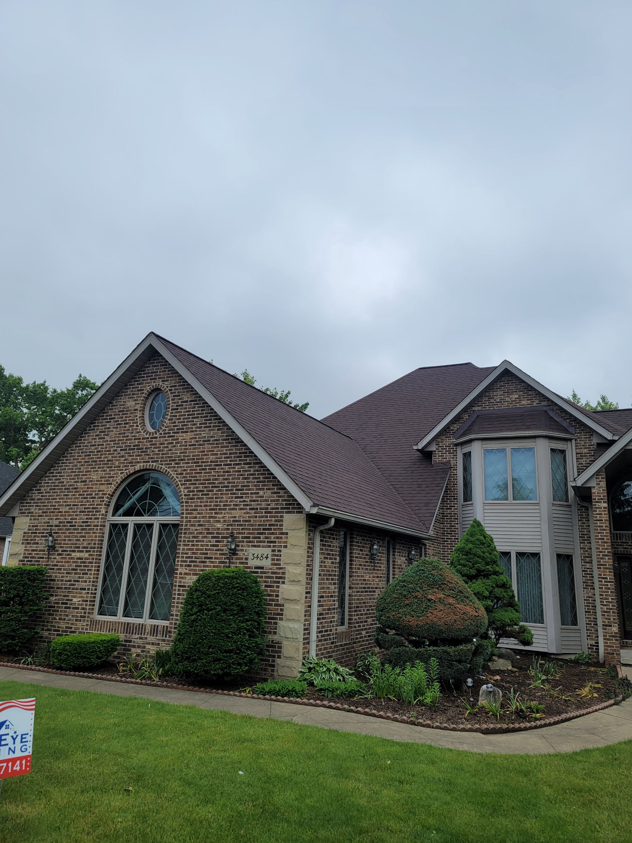 Brand: Atlas Pinnacle Color: Pristine Scotchgard Hickory Drip: Musket Brown by Eagle Eye Roofing