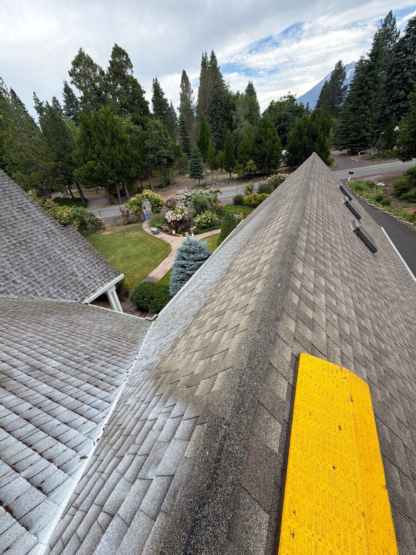 Project in Mt Shasta by Roof Maxx of Grants Pass