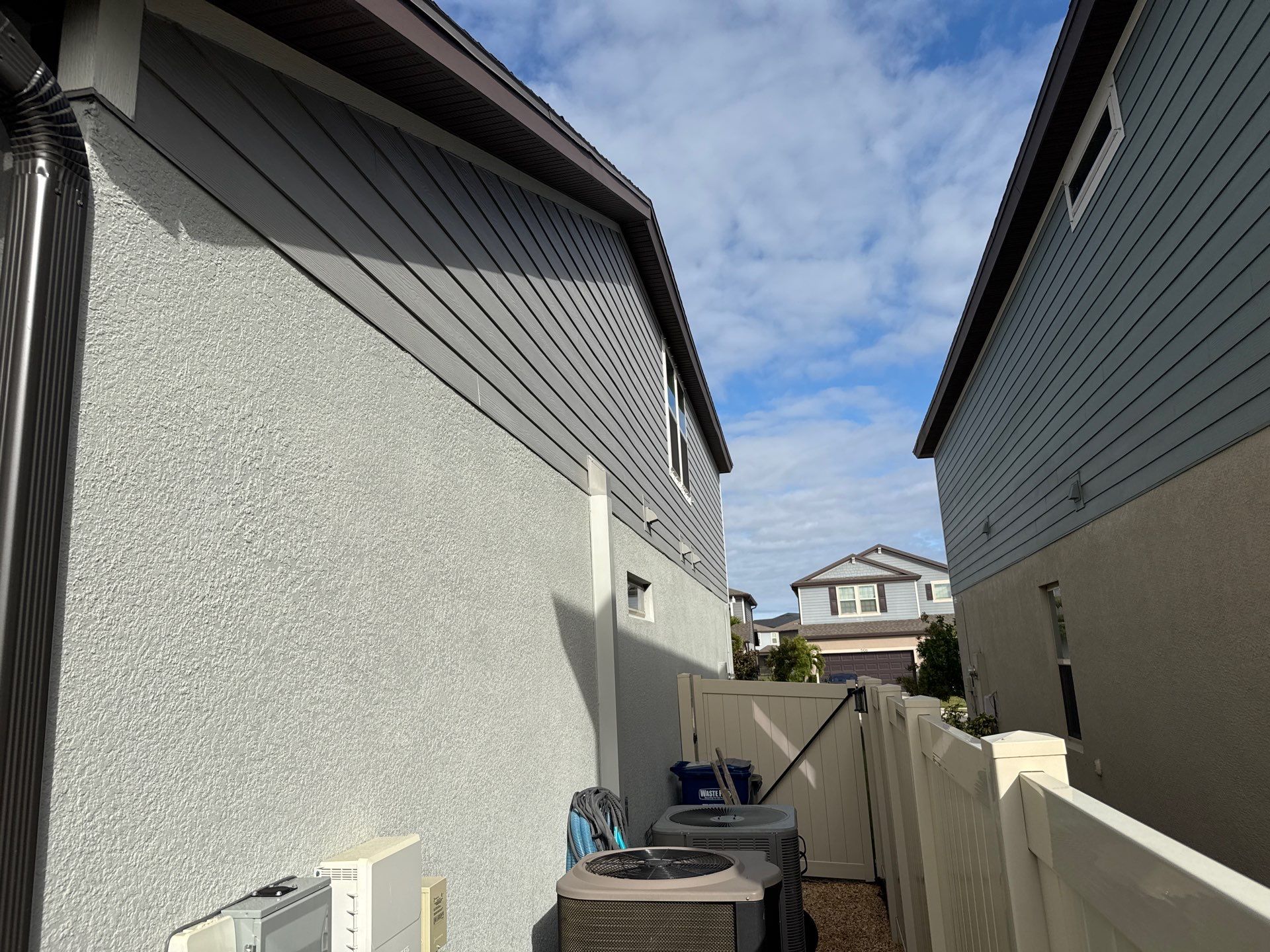 House Wash & Driveway / Sidewalk Cleaning by Sunshine AquaWash