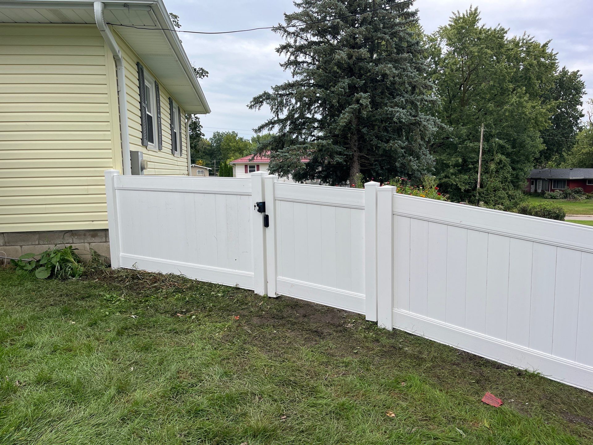 New White Vinyl Privacy Fence and Gate Installation in Waterloo by Perfect Picket Fence and Stain