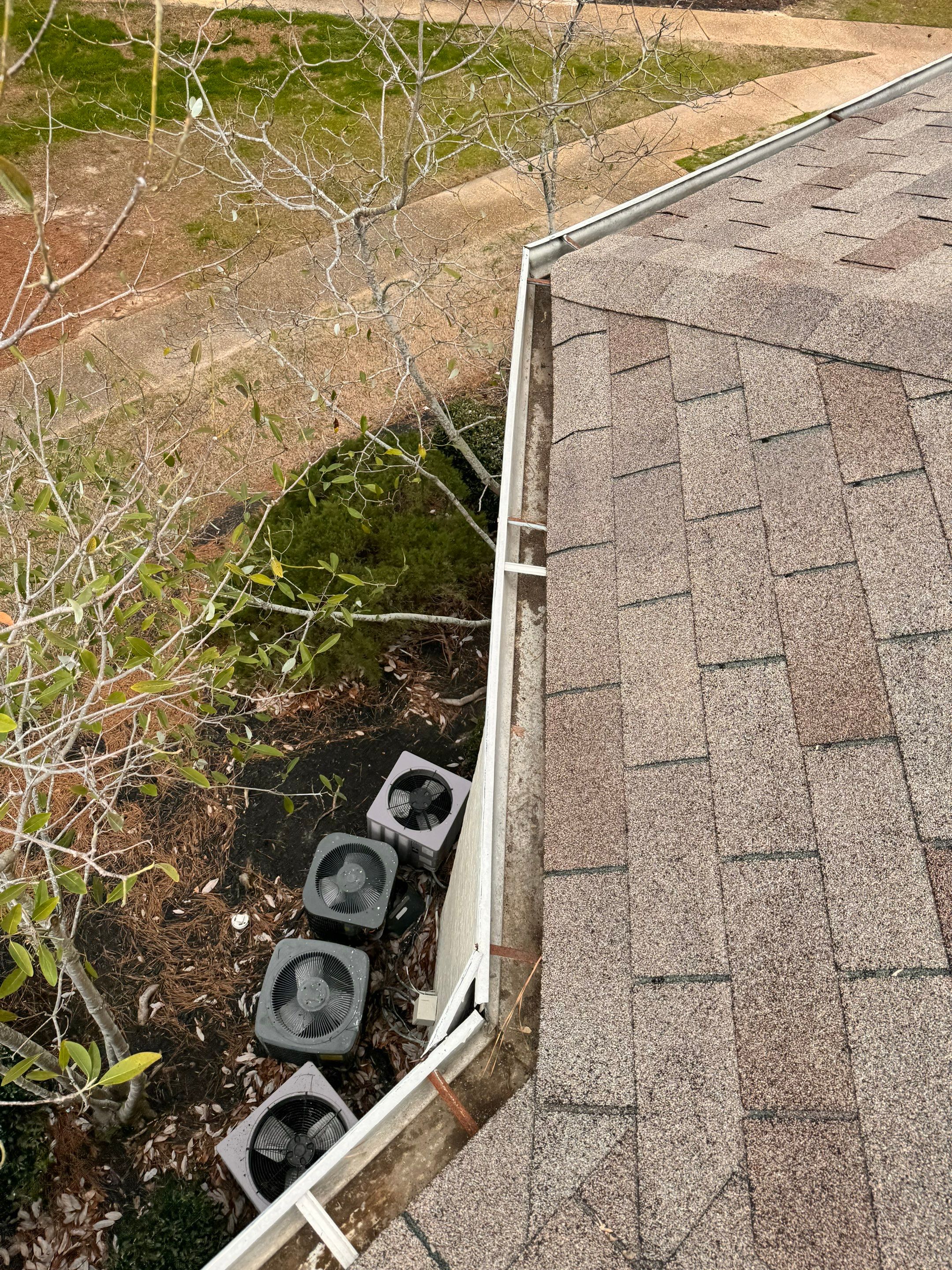 Commercial gutter cleaning Jackson after photo with clean gutters