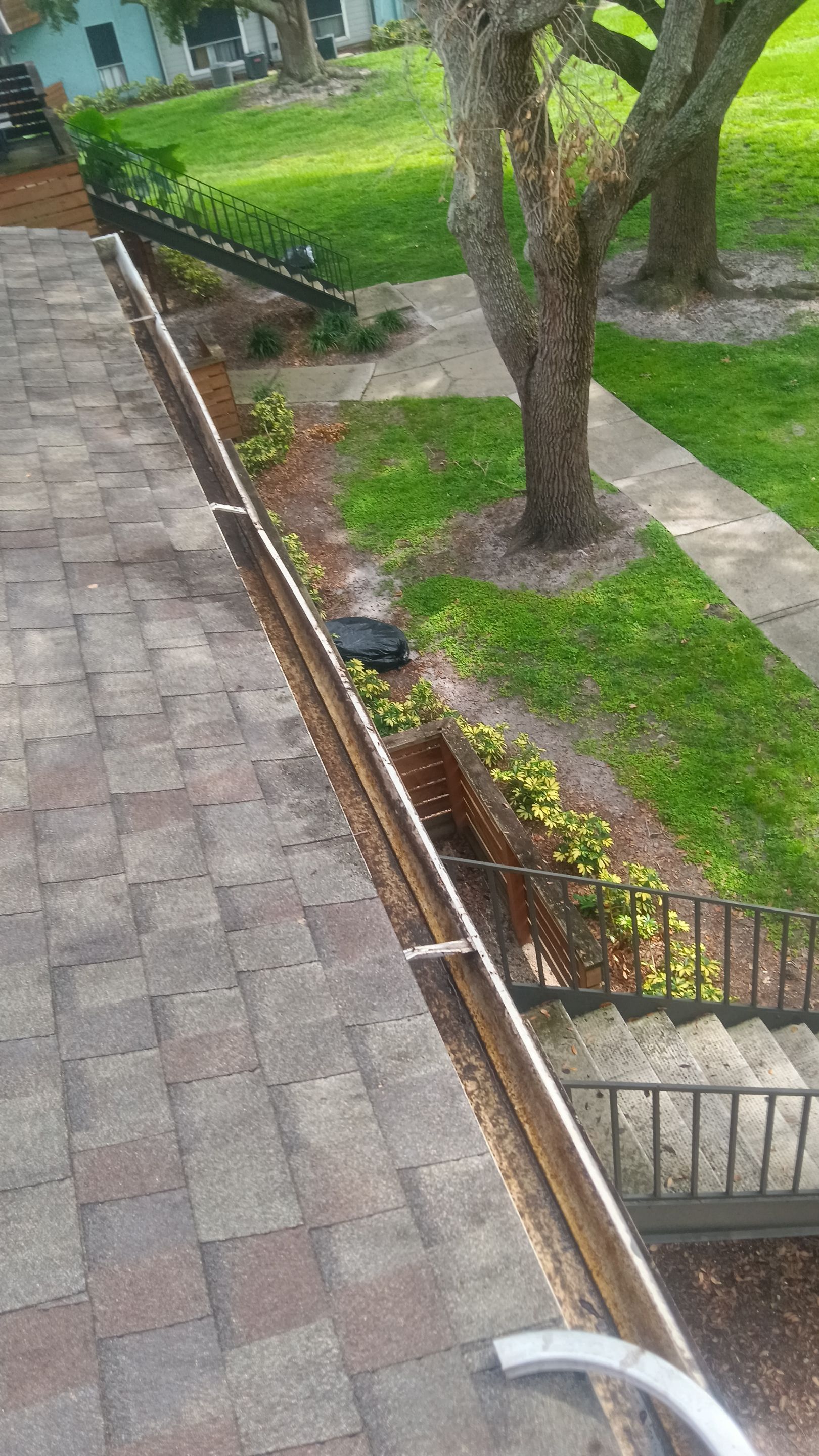 Commercial gutter cleaning Lakeland, after photo with clean gutters