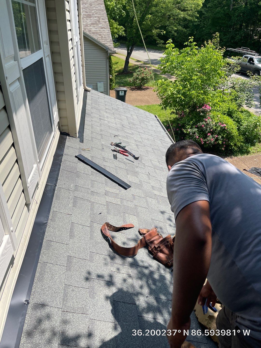 Residential Roofing Installation using Owens Corning Oakridge Roofing System by Undersun Roofing 