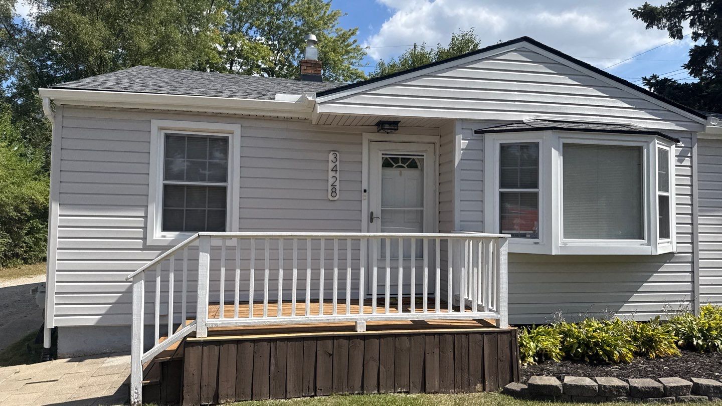 Siding Replacement using Alside D5" Platinum Grey by 180 Contractors