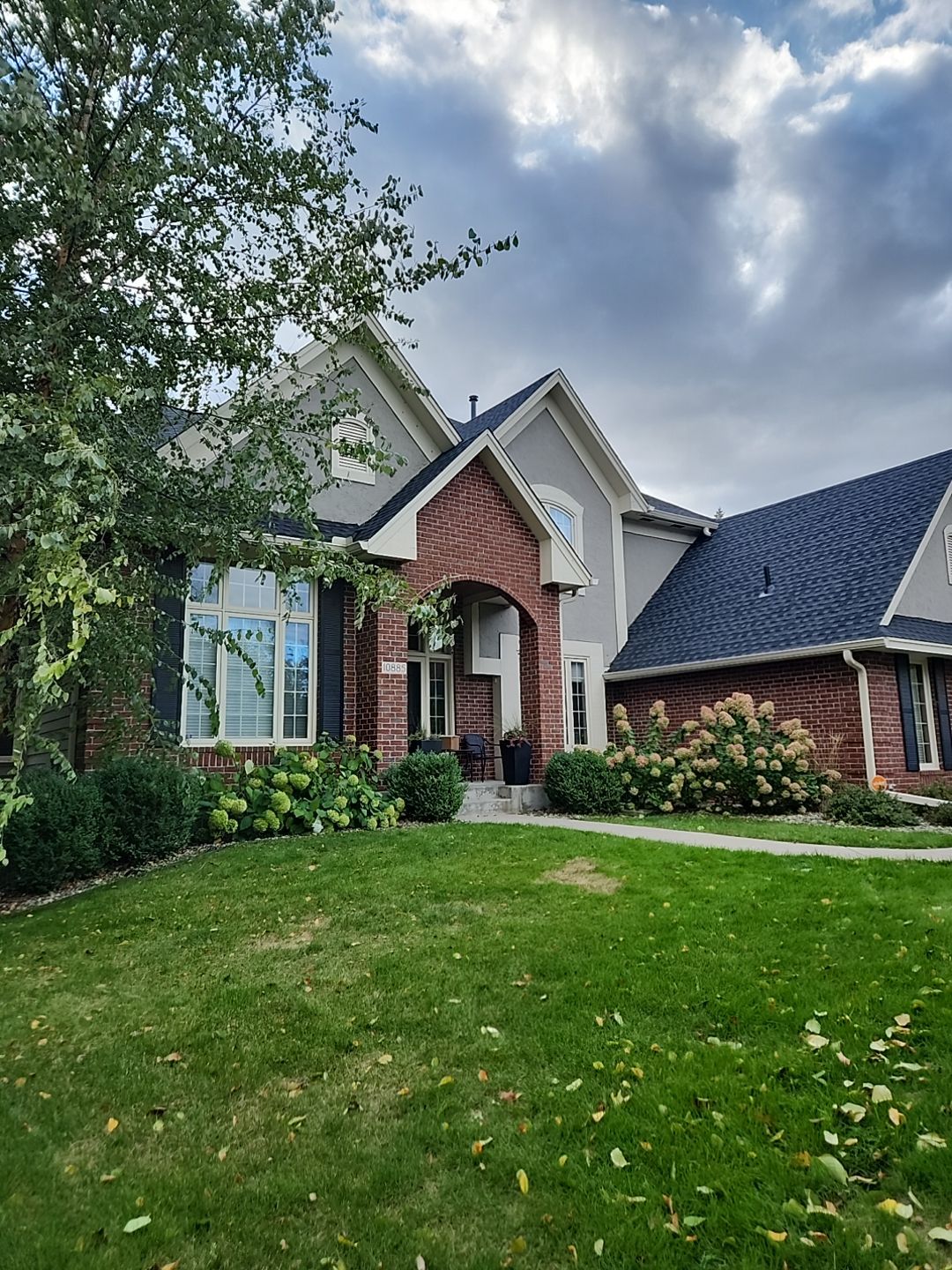 5" Gutters in Eden Prairie by Next Level Seamless Gutters / Exteriors Inc.