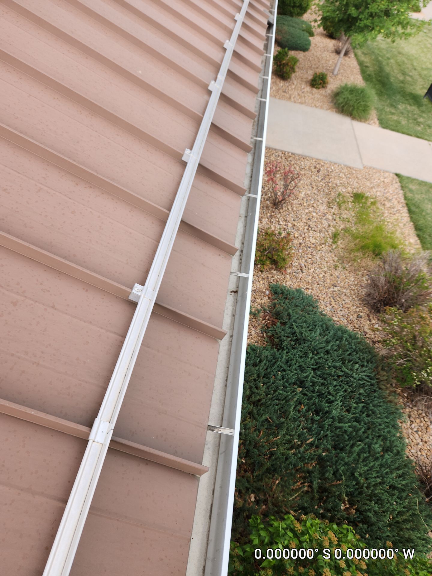 HOA gutter cleaning after photo.