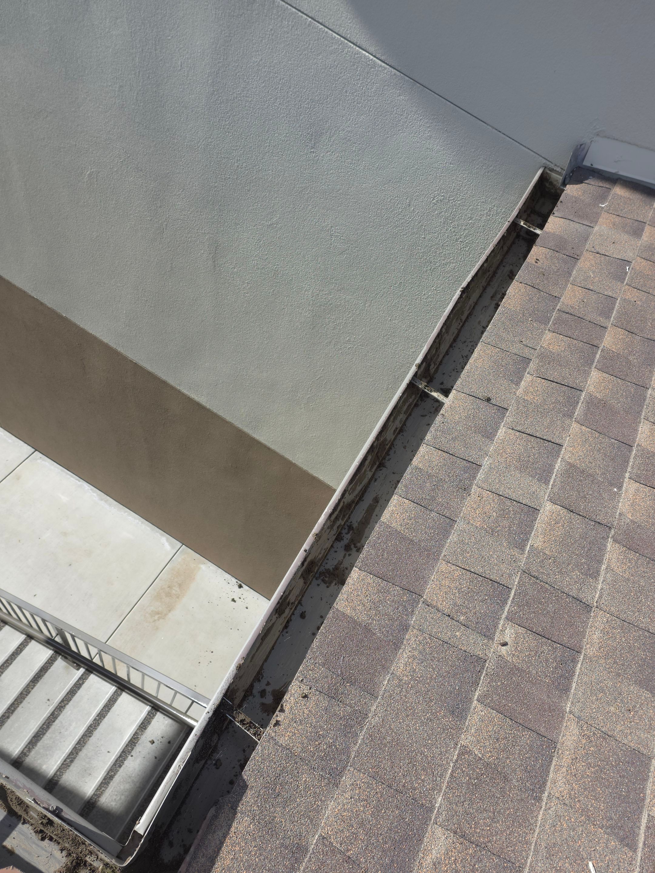 HOA gutter cleaning after photo.