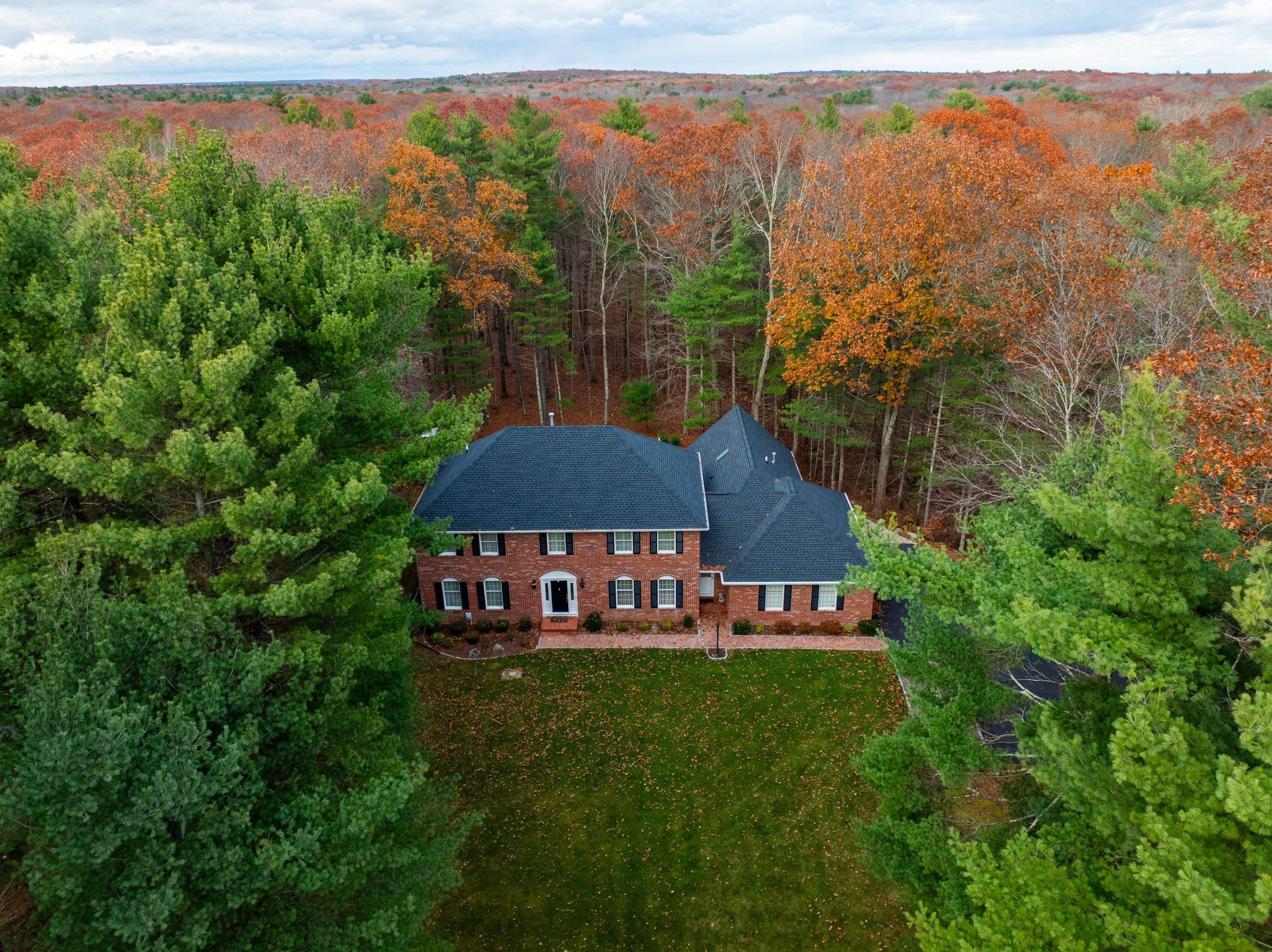 High Hawk - Architectural Shingles, Copper Brick Flashing, Skylights by Rinaldi Brothers