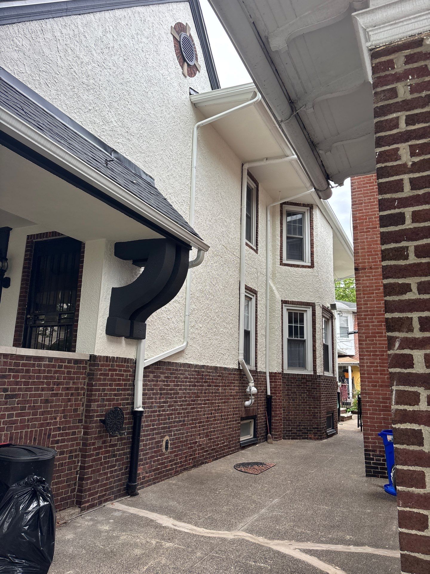 Warm Stucco, Bold Contrast, and a Full Exterior Refresh in South Philly ✨ by Groovy Hues
