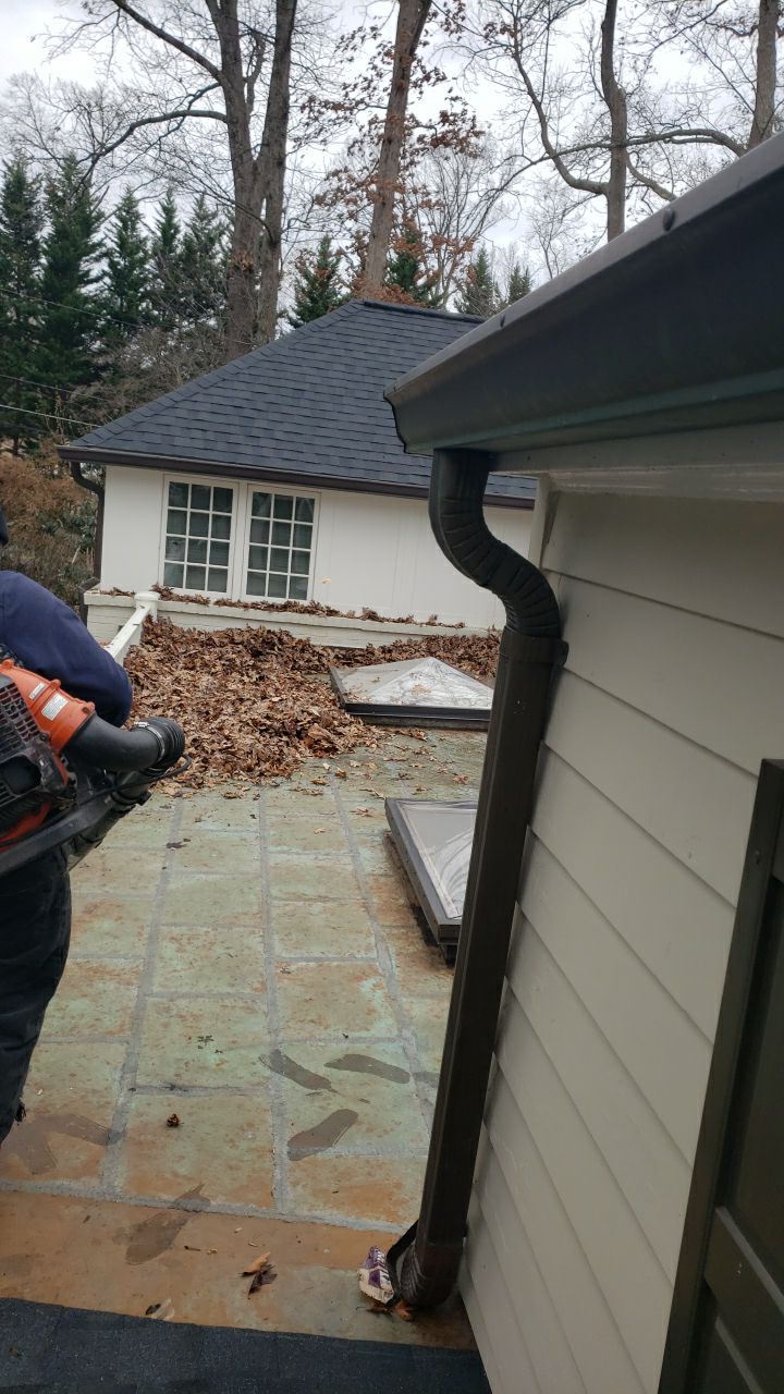 McLean: Certainteed Landmark Pro Designer Shingles in Max Def Charcoal Black by RM Banning, Inc.