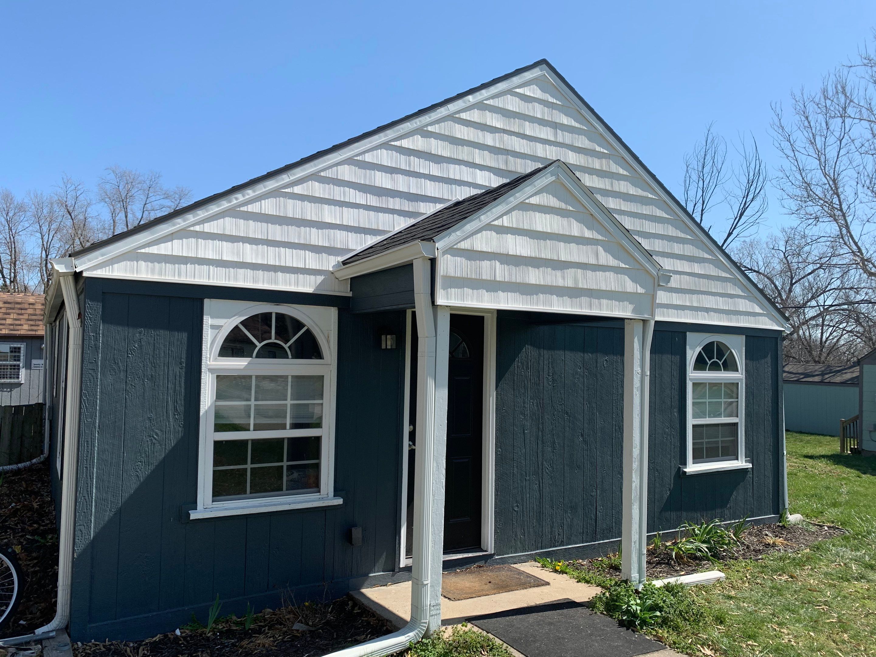 Siding Installation using Shake Siding by EEC Windows, Siding & Roofing