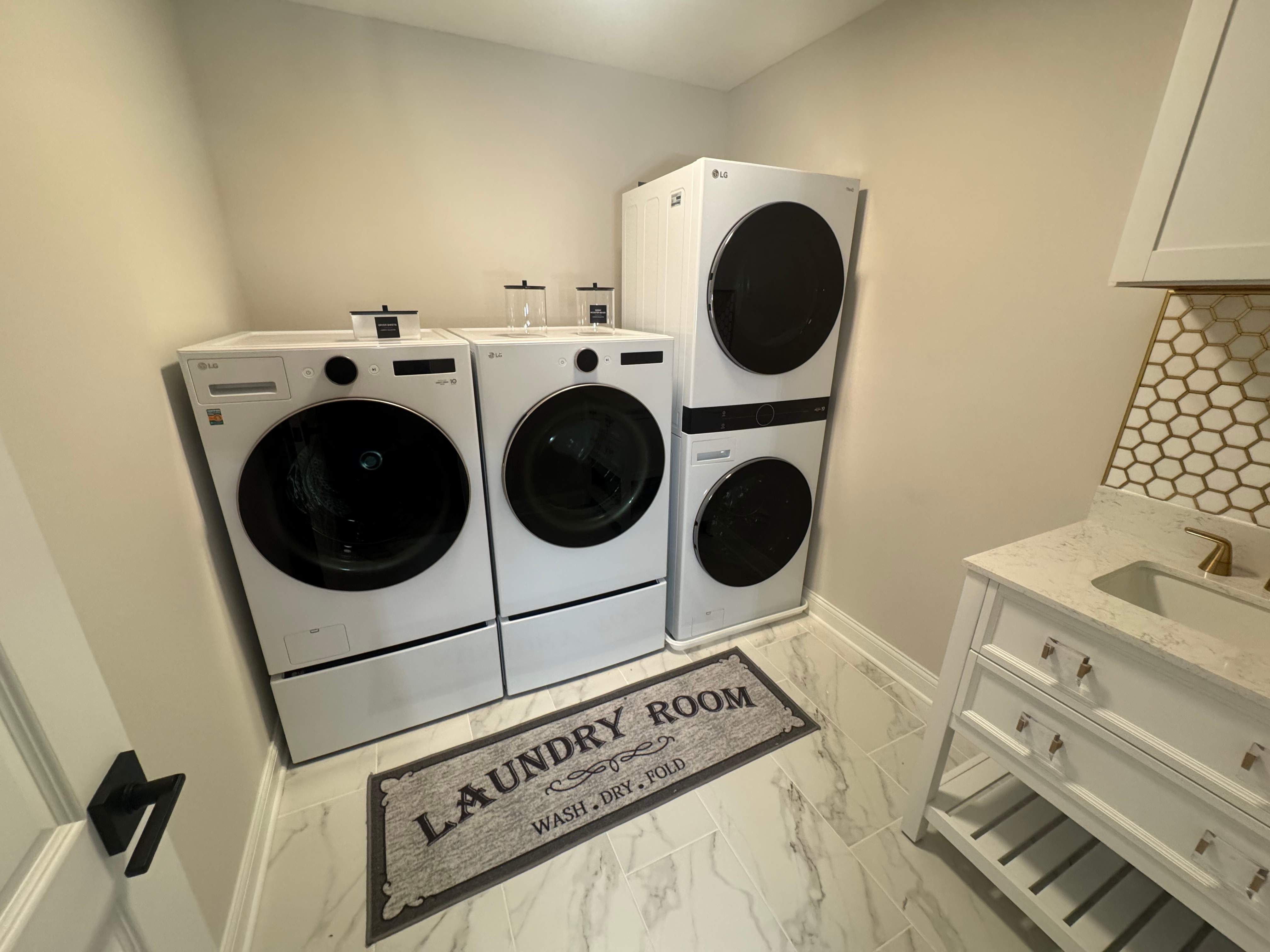 Wet Bar / Custom Storage / Laundry Room by Farmer Home Solutions