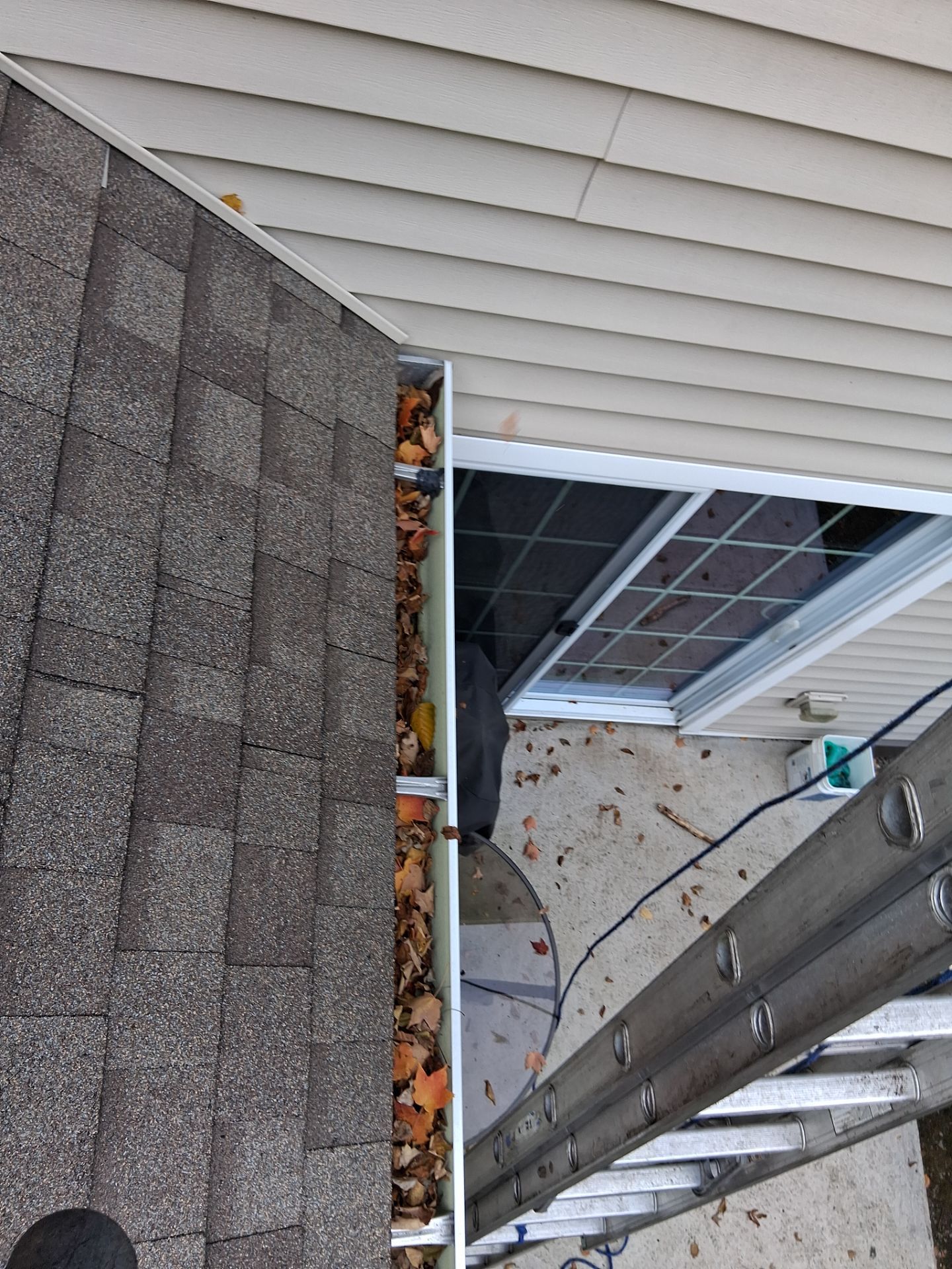 Commercial gutter cleaning Stamford & Norwalk before photo with filled gutters