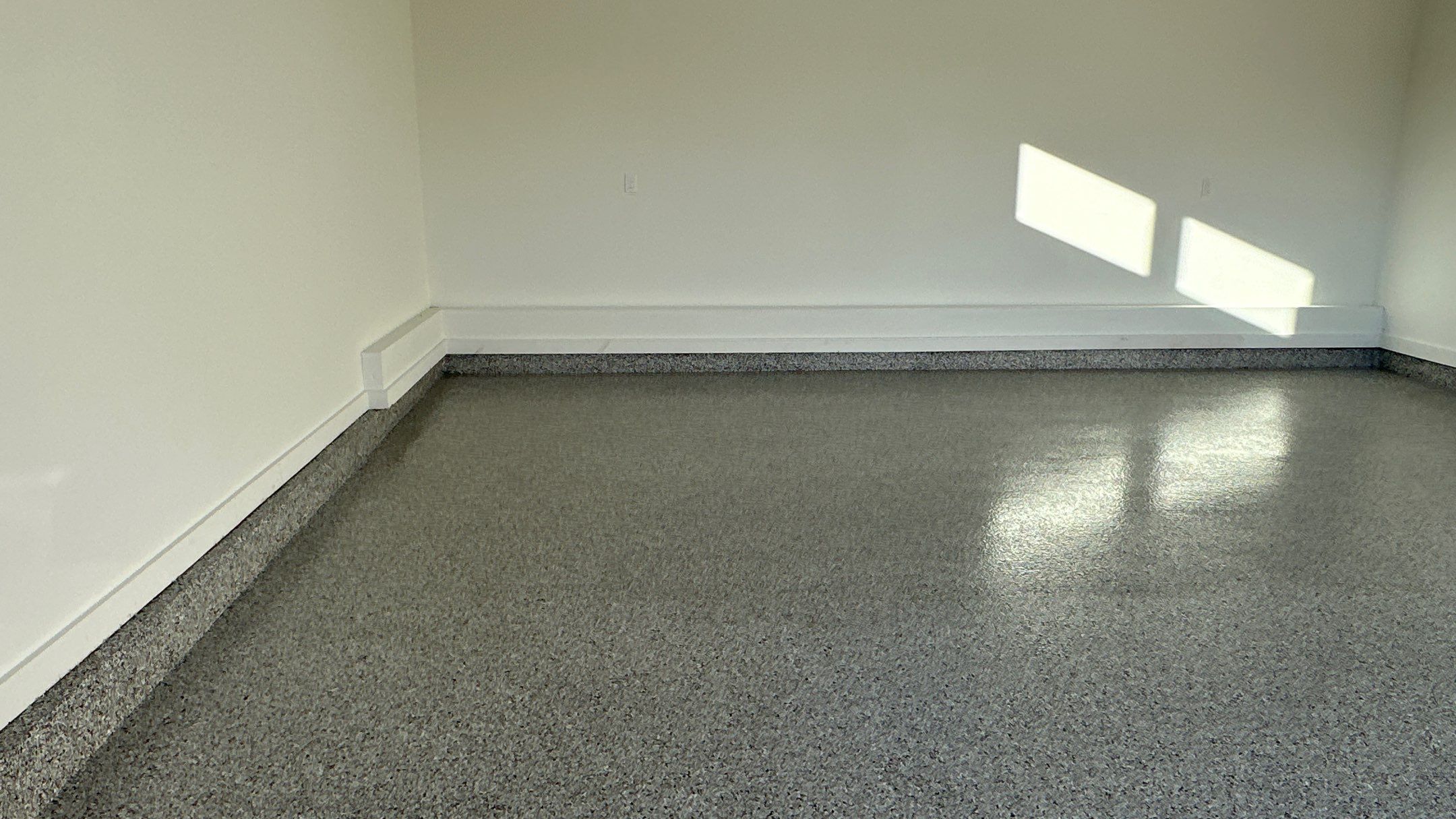 Mike M. got him self a beautiful Coyote flake floor by Banner Garage