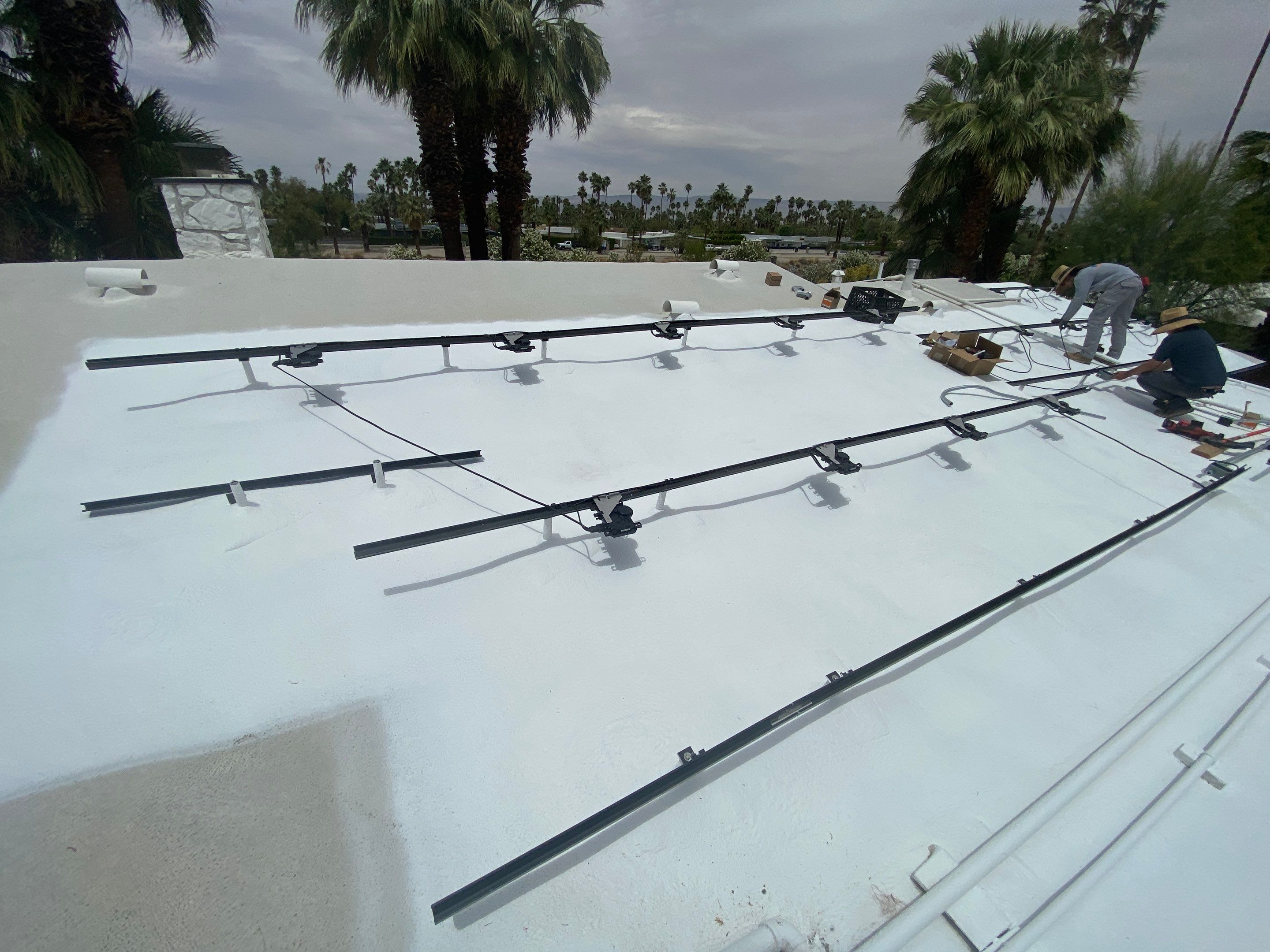 Palm Springs: Mid-Century Home by Goat Solar Inc. 