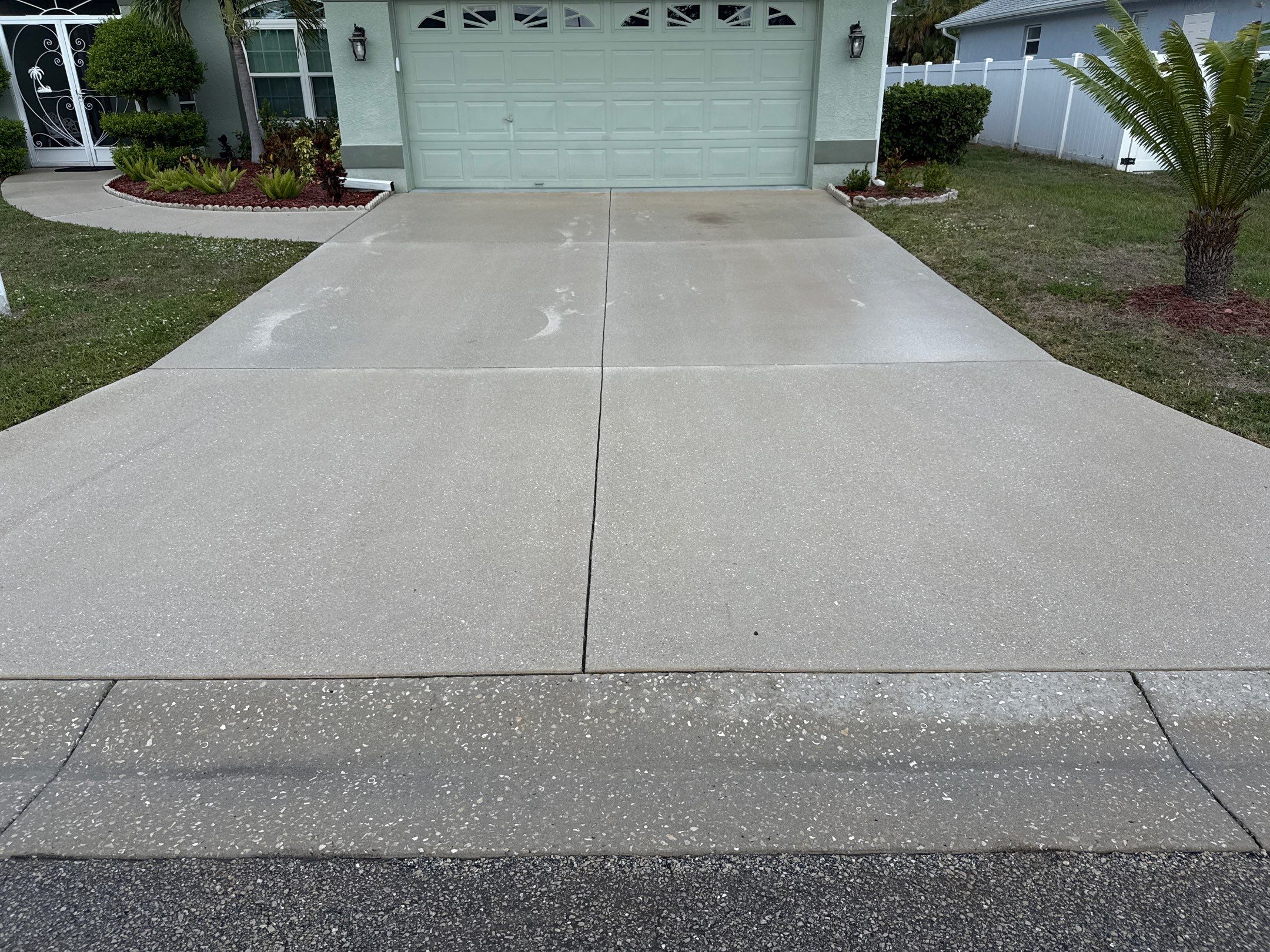 Concrete Driveway Cleaning in Arbor Creek Community – Palmetto, FL by Sunshine AquaWash