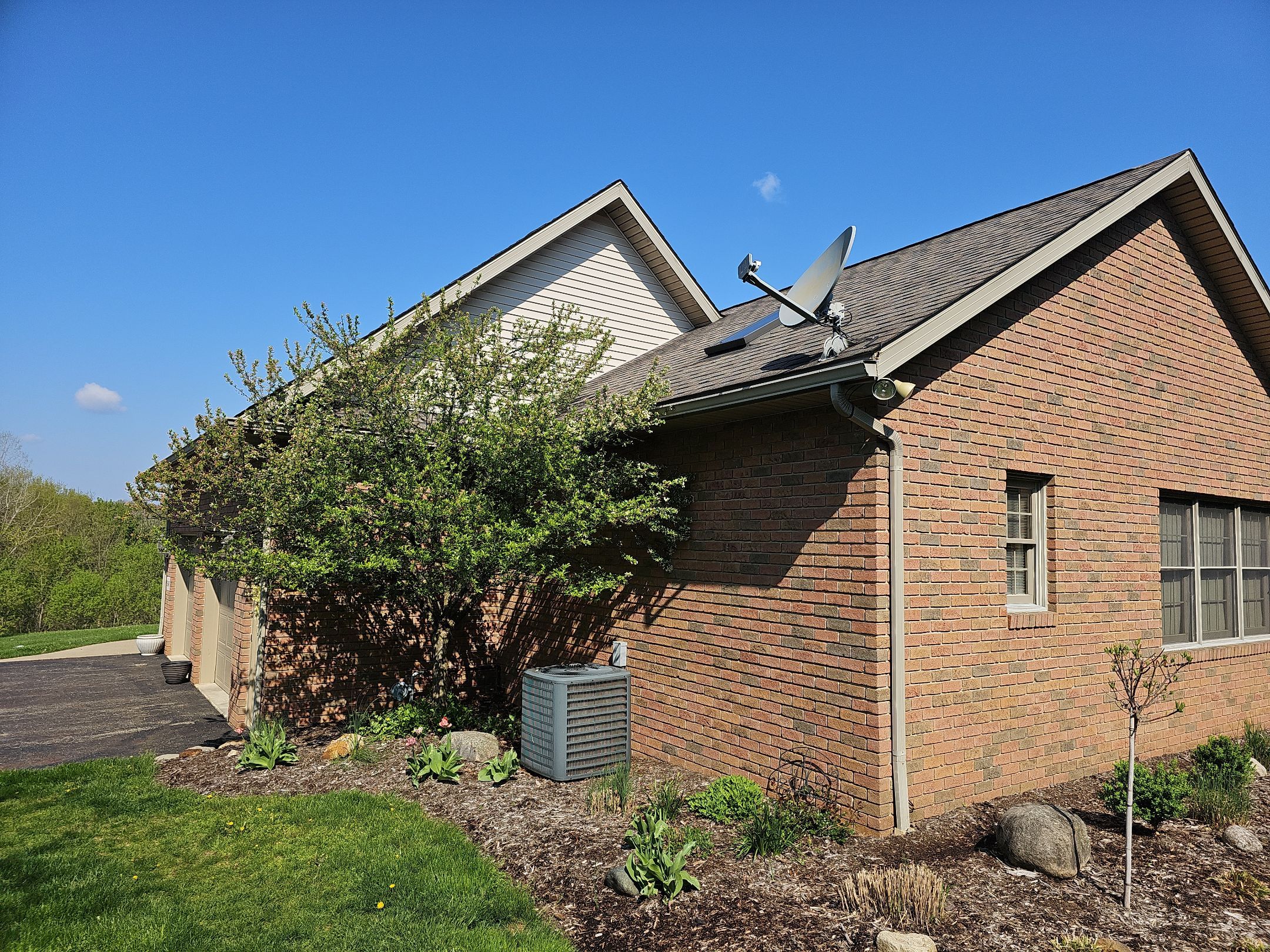 ATLAS PINNACLE COLOR: WEATHERED SHADOW by Eagle Eye Roofing