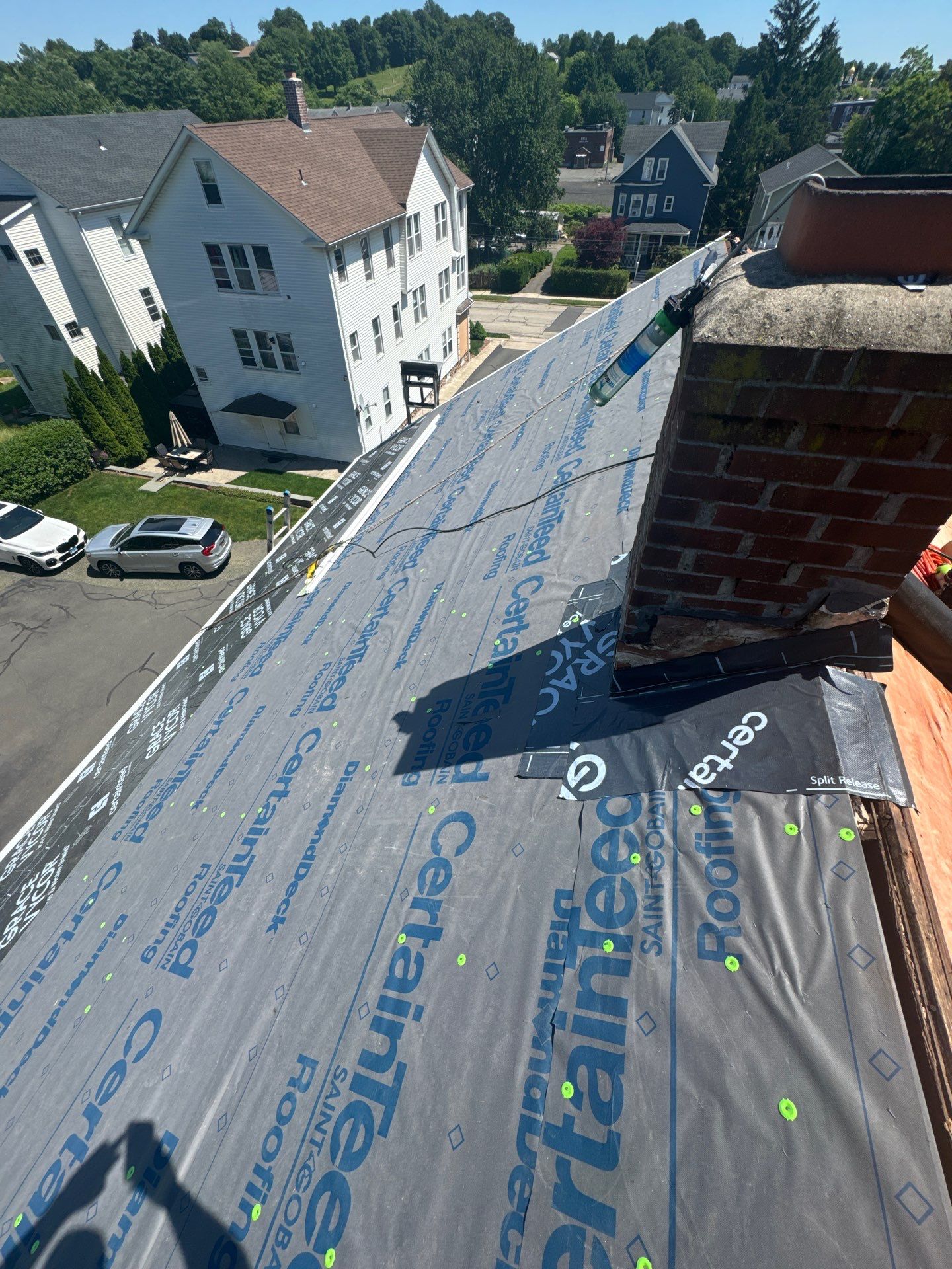New Britian asphalt shingled roof by DiGiorgi by DiGiorgi Roofing and Siding Inc