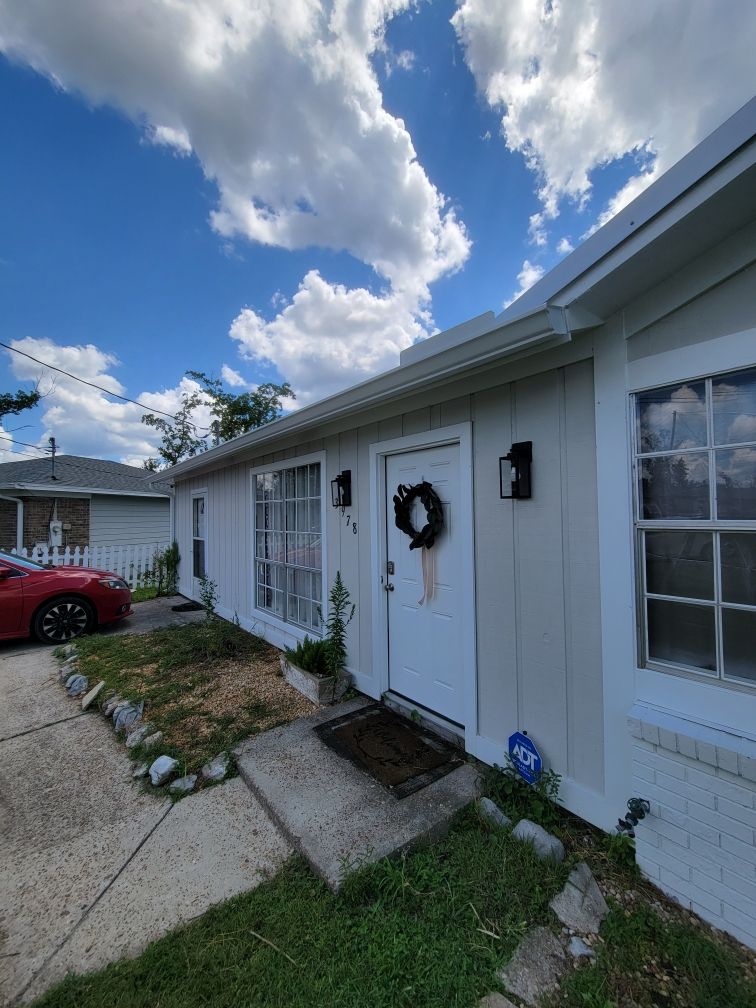 Seamless Gutter Installation for Modern Homes in Panama City FL by Gutter Professors