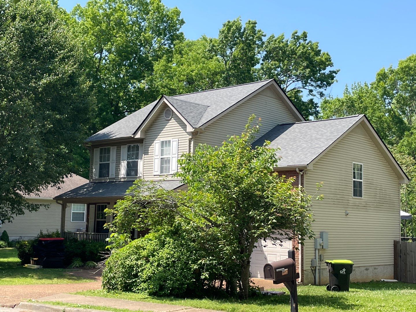 Residential Roofing Installation using Owens Corning Oakridge Roofing System by Undersun Roofing 