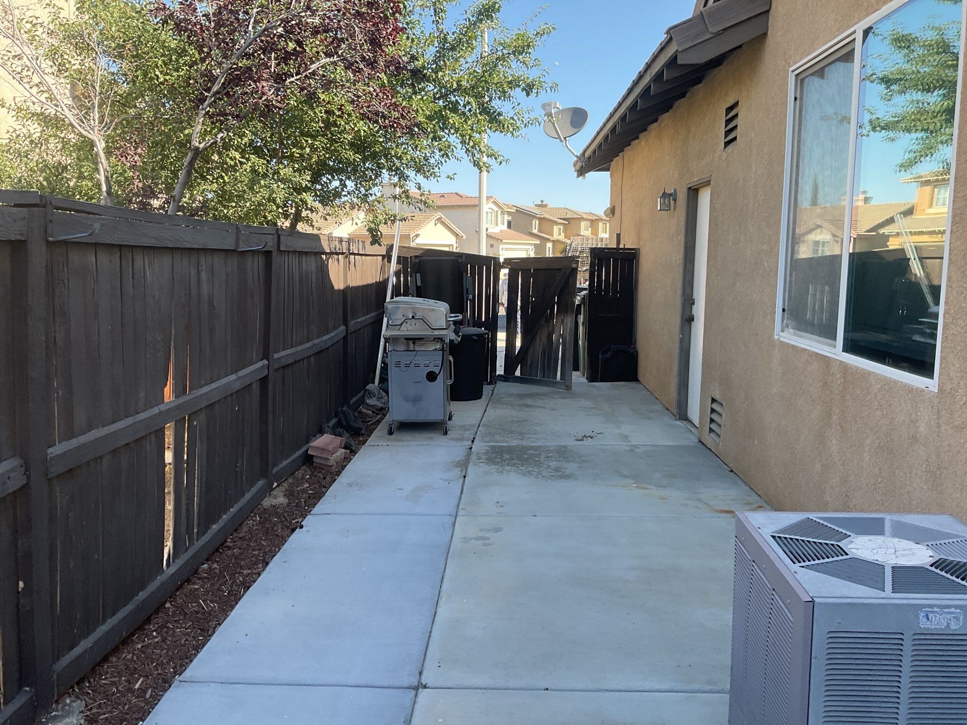 Fence Installation using Vinyl by Fence Guys Inc. 