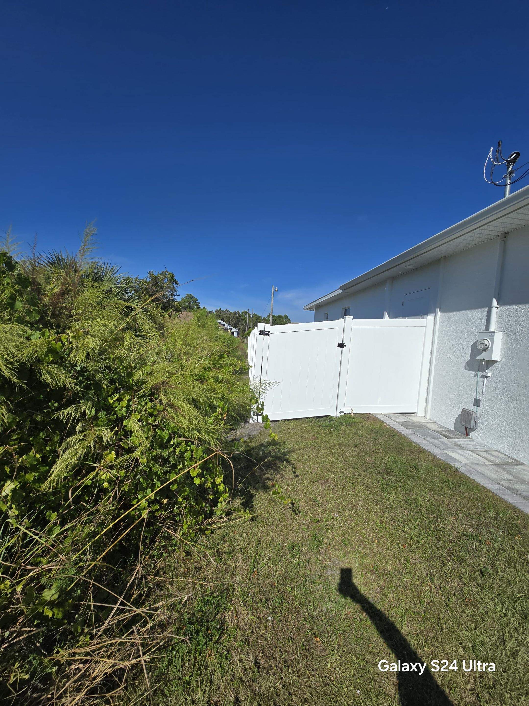 Vinyl Fence in Lehigh Acres by True Fence LLC