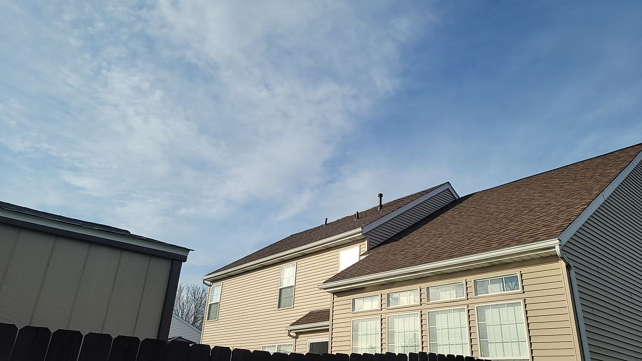 ATLAS PINNACLE COLOR: BURNT HICKORY DRIP EDGE: WHITE by Eagle Eye Roofing