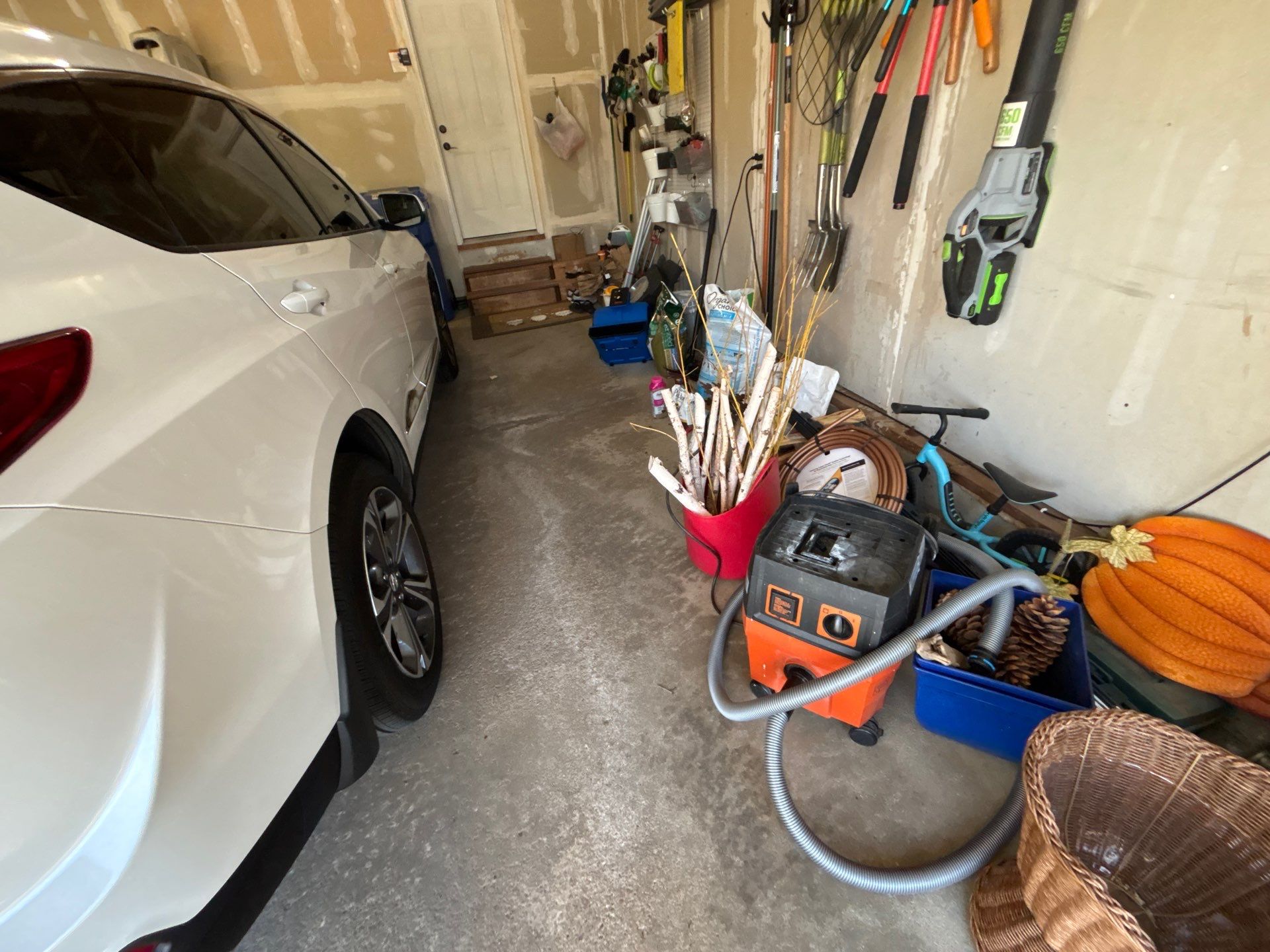 Sioux Falls Garage Concrete Repair and Epoxy Flake Floor Coating by Select Painting, Coatings & Garage Cabinets