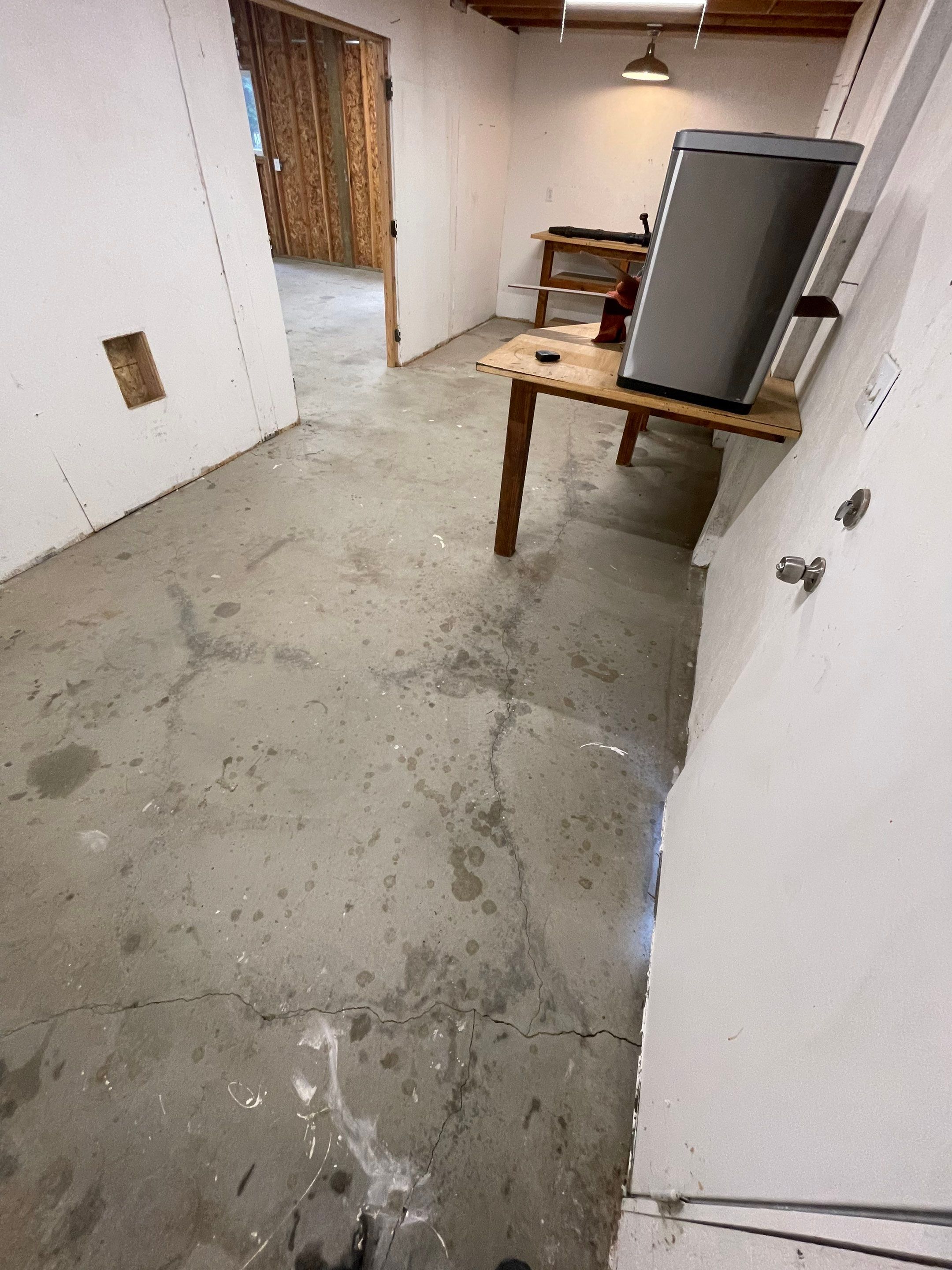 Garage Transformation using Penntek Evolution System and Smoke Color by Croc Coatings, LLC