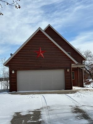 Cabin in Pequot Lakes. Rotted log siding