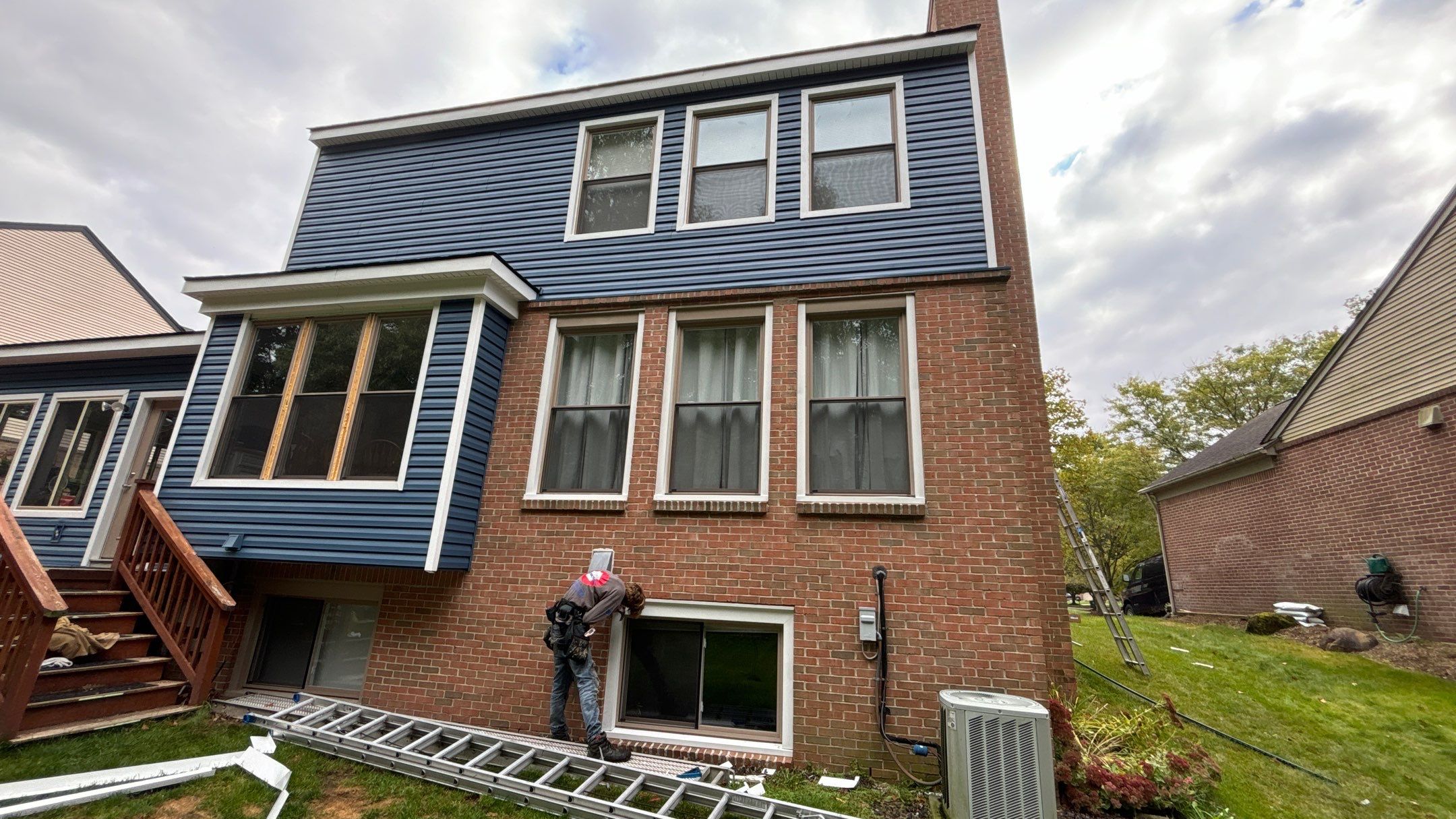 Siding Replacement using Alside Charter Oak D4.5" by 180 Contractors