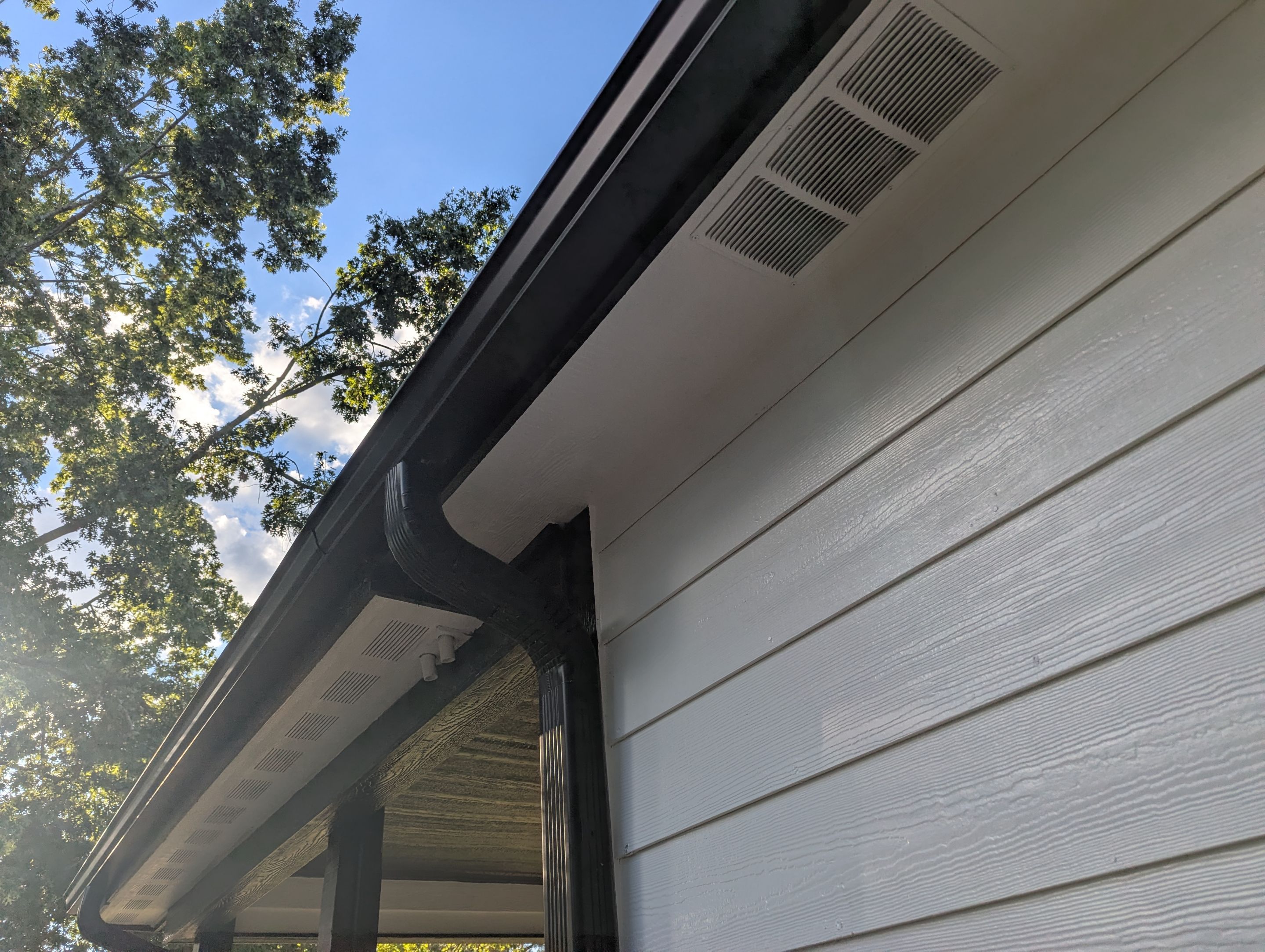 Bold New Color Scheme on Frankston, TX Home by Quality Coats Painting