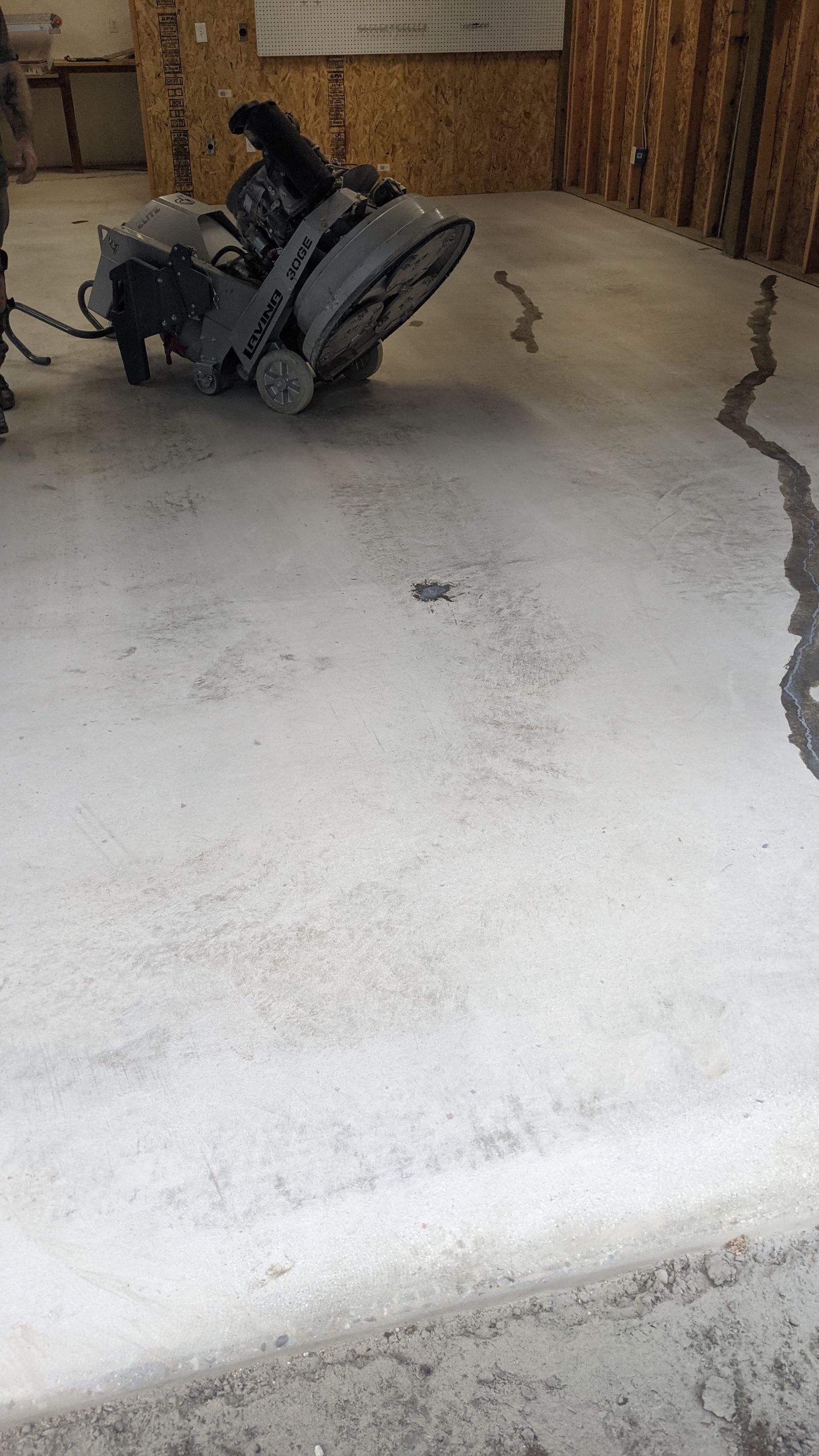 Garage Transformation using Penntek Evolution System and Smoke Color by Croc Coatings, LLC