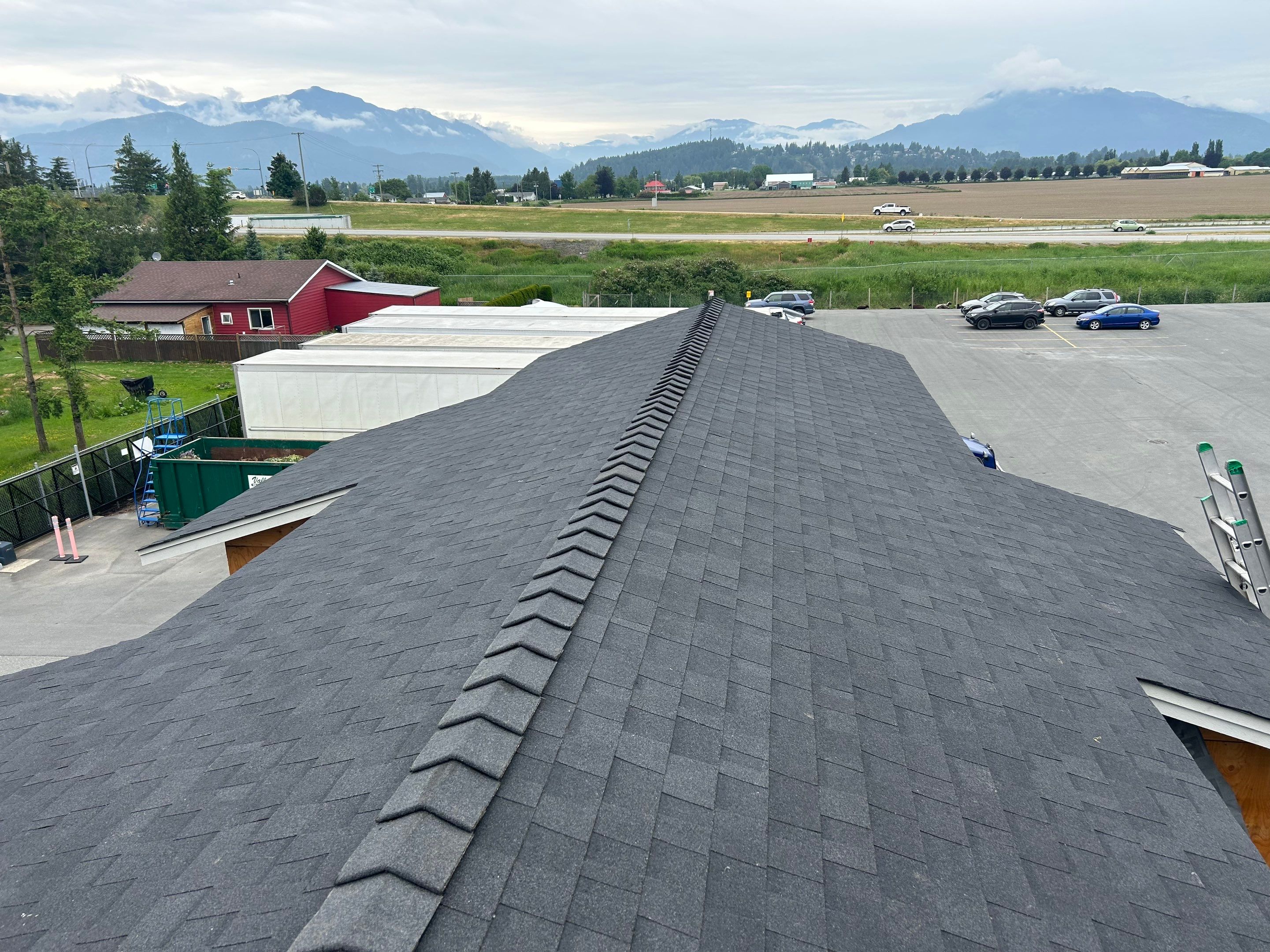 Residential Roofing Installation using OC Oakridge shingles by Top Notch Roofing Inc