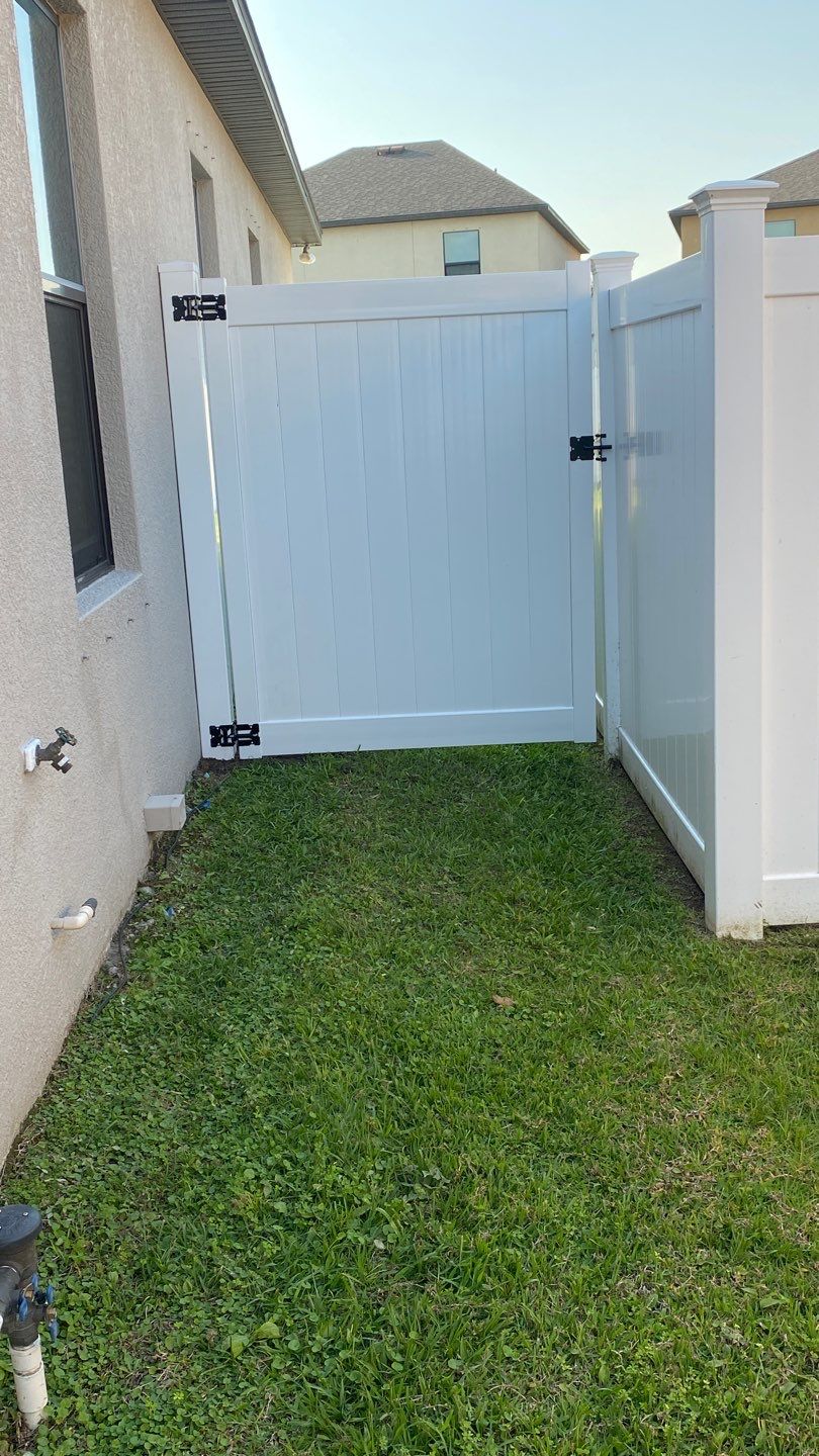 Palmetto, FL 6ft. Tall White Vinyl Privacy Fence  by Asap fence and gates, LLC